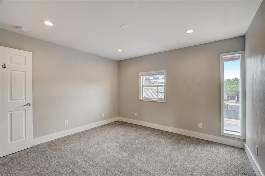 935 La Posada Dr #222 Property Photo 17