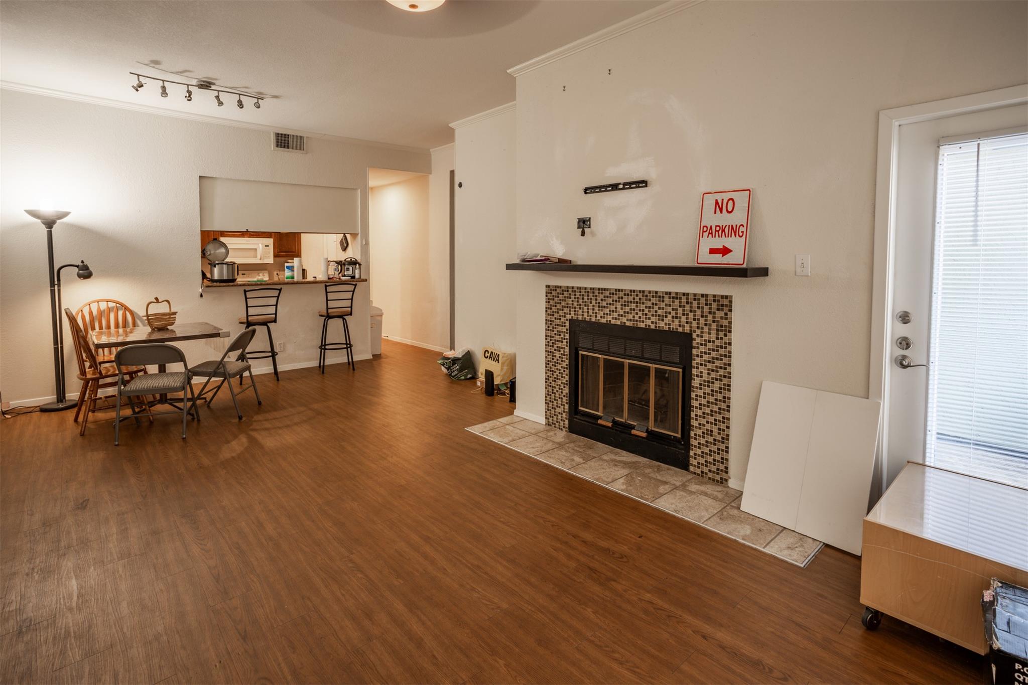 807 W 25th St #102 Property Photo 1