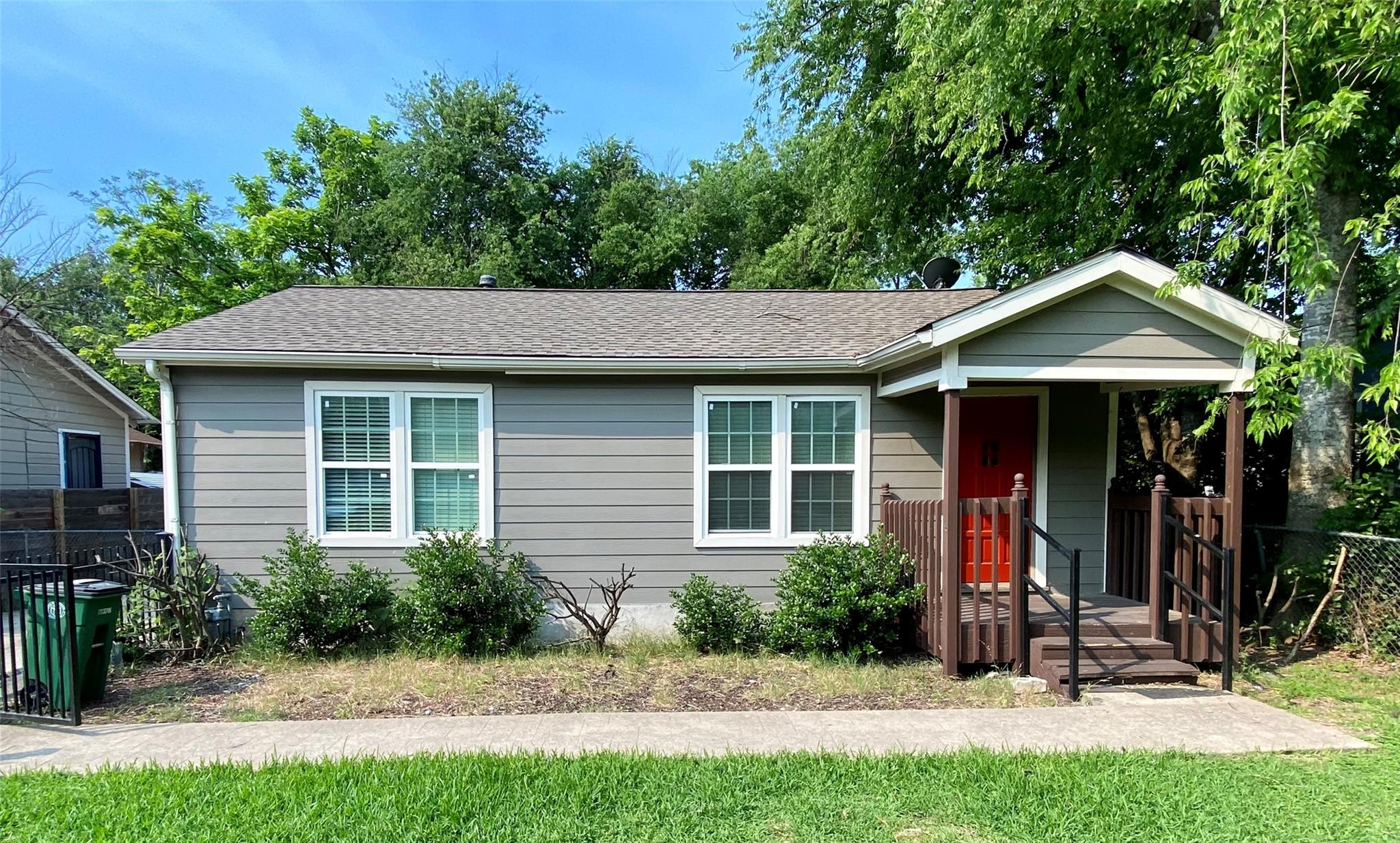 609 W Odell St Property Photo 1