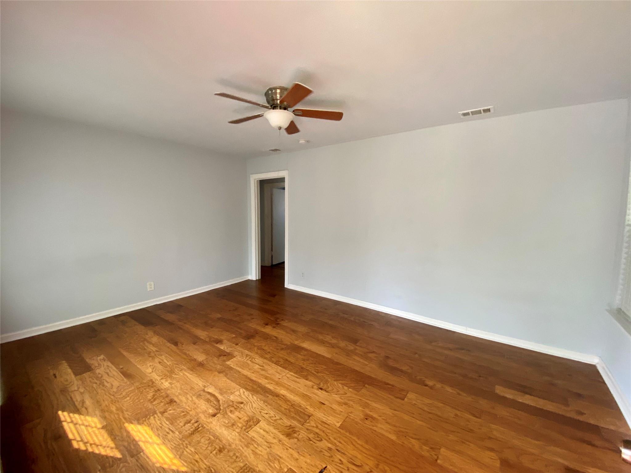 609 W Odell St Property Photo 3