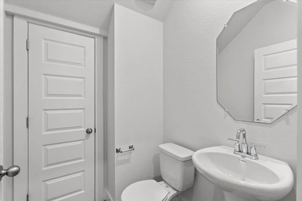 7106 Silver Star Ln Property Photo 15