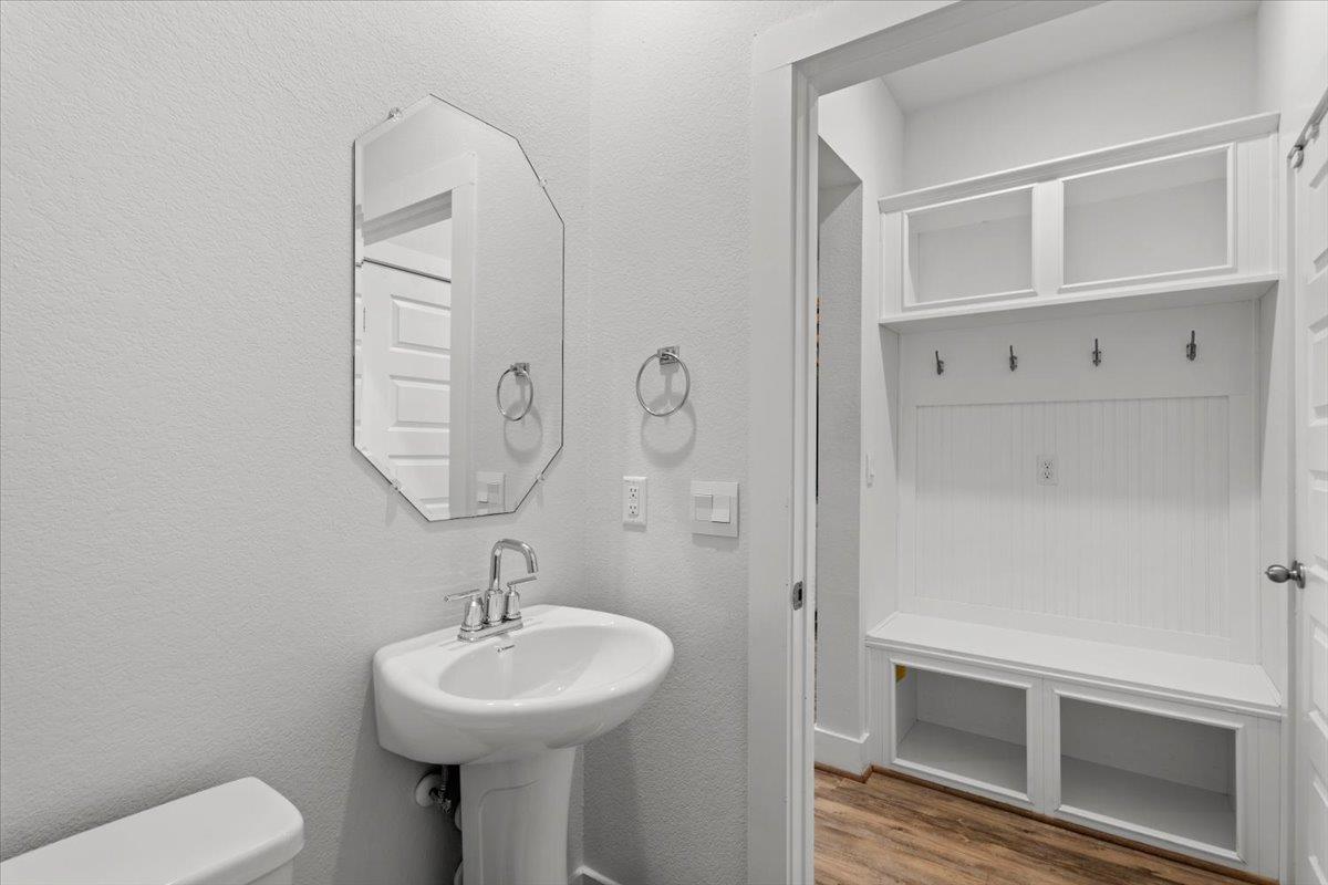 7106 Silver Star Ln Property Photo 16