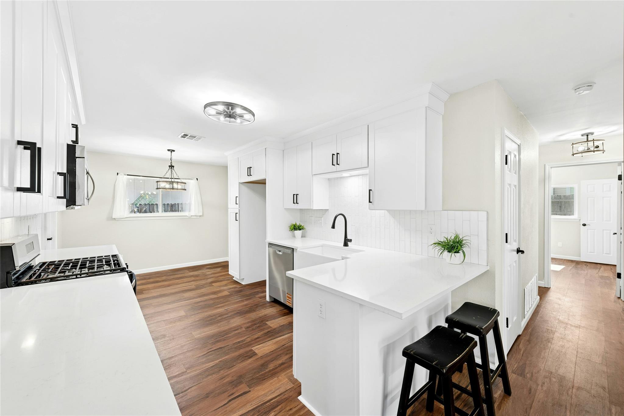 12904 Garfield Ln Property Photo 2