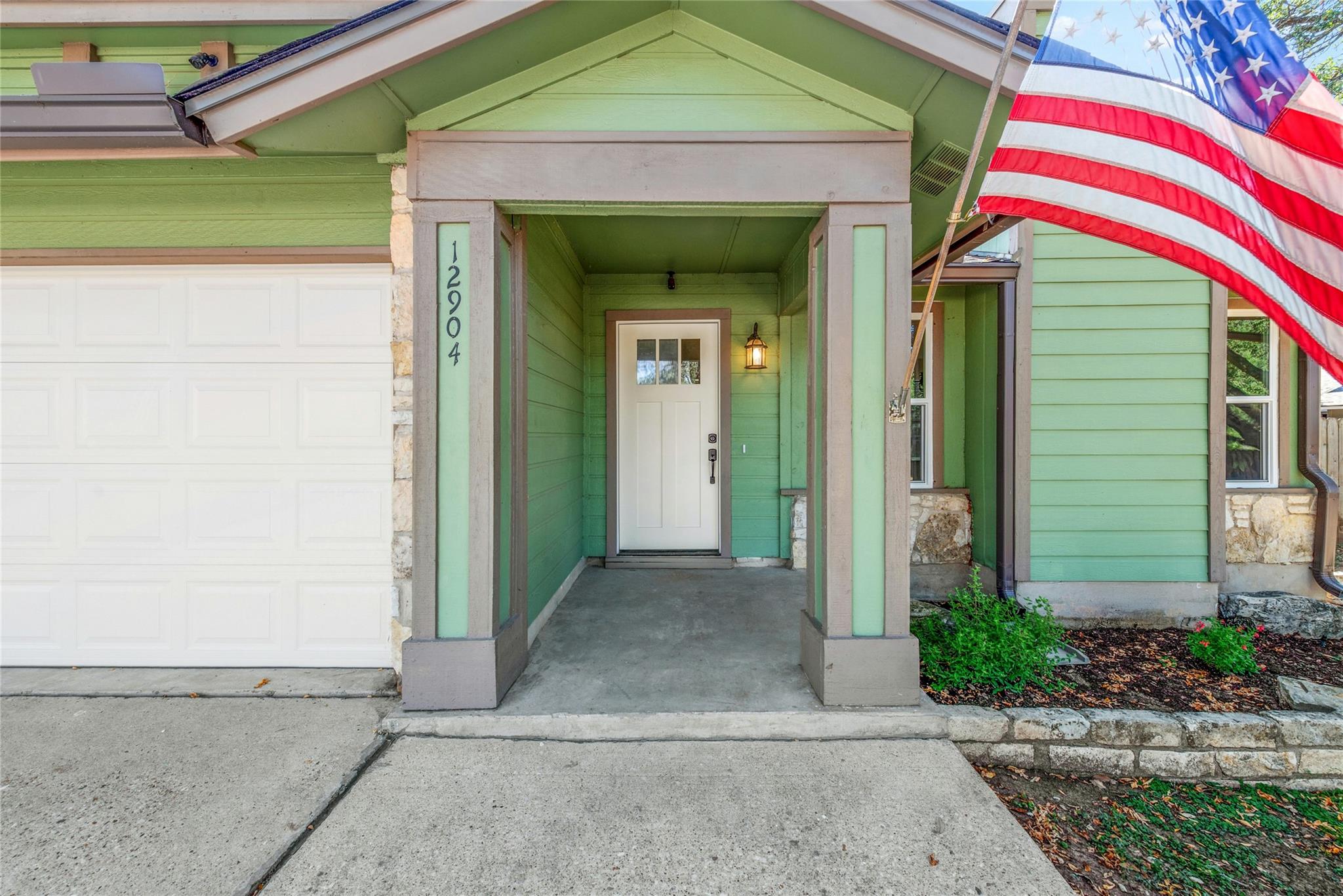 12904 Garfield Ln Property Photo 9