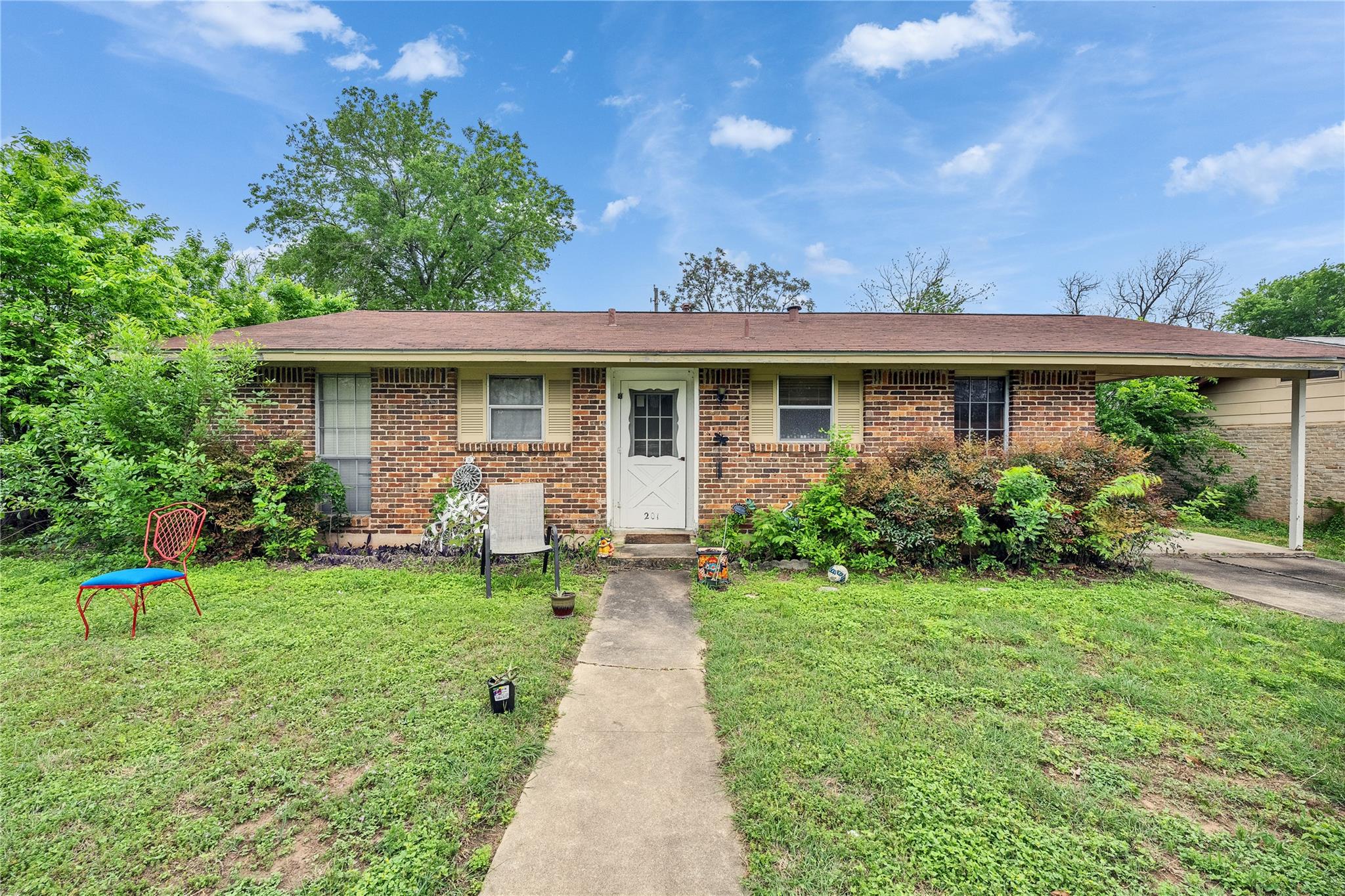 201 Cinderella Dr Property Photo