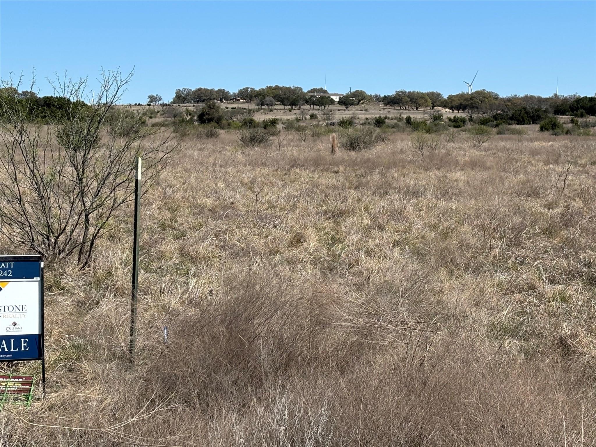108 Live Oak Mott Dr Property Photo 3
