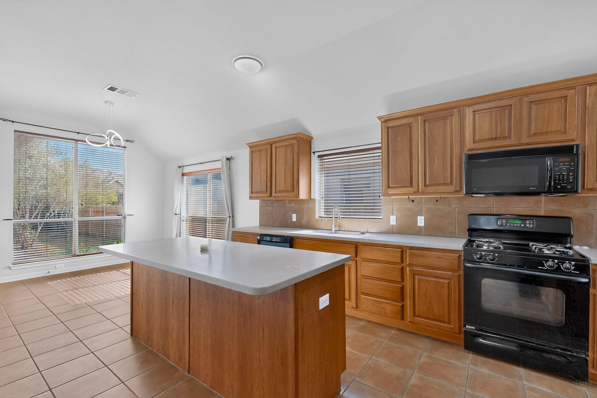 13809 Field Spar Dr Property Photo 8