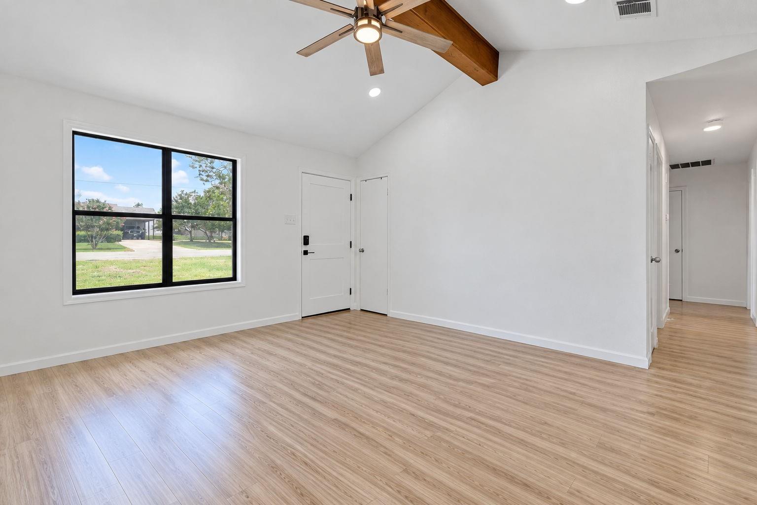 308 River Hills Dr Property Photo 6