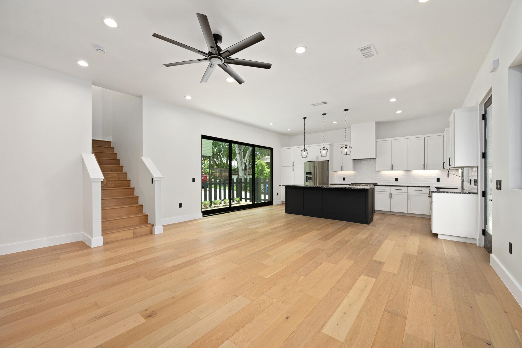 818 Stark St #a Property Photo 6