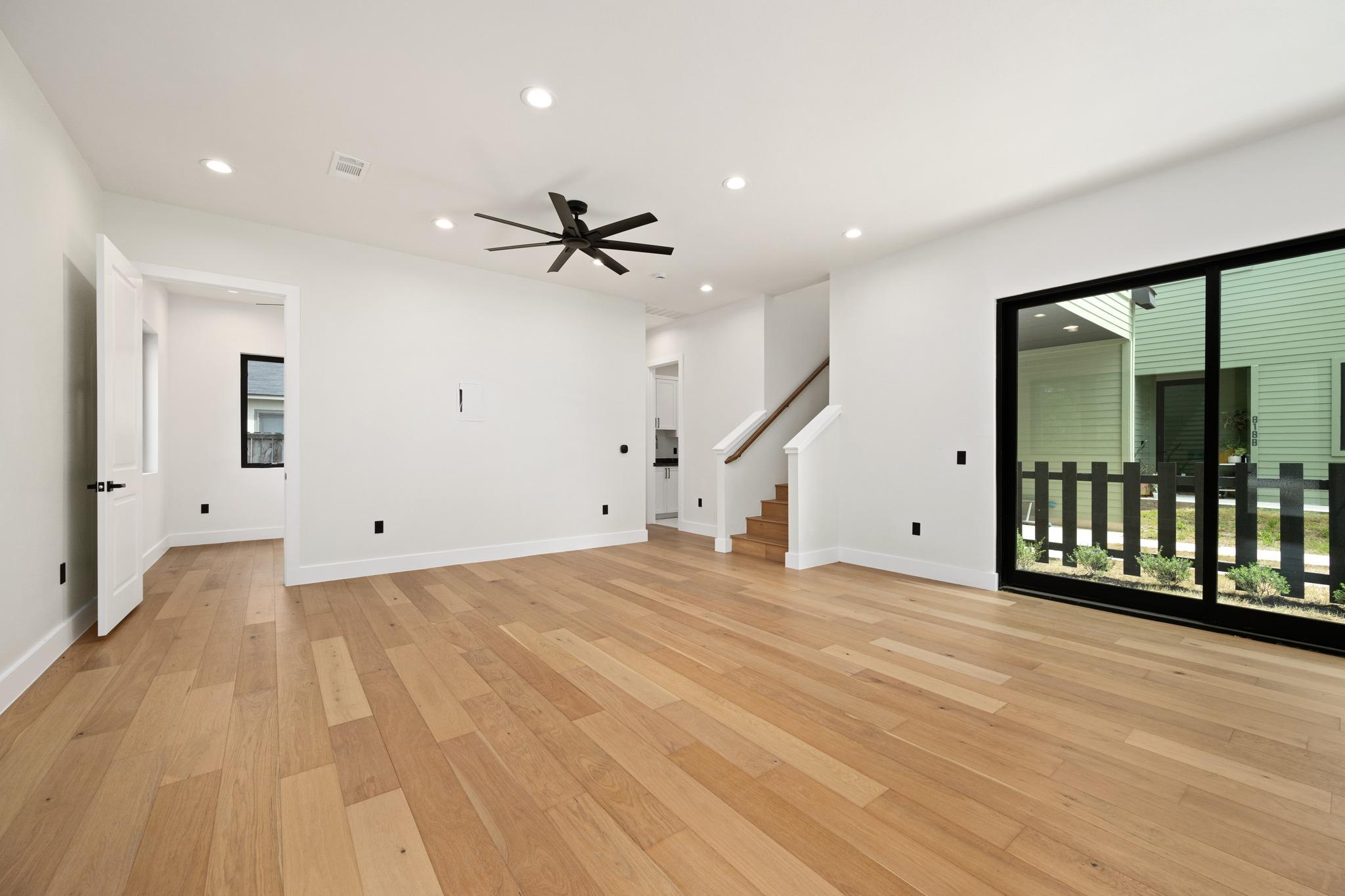 818 Stark St #a Property Photo 8