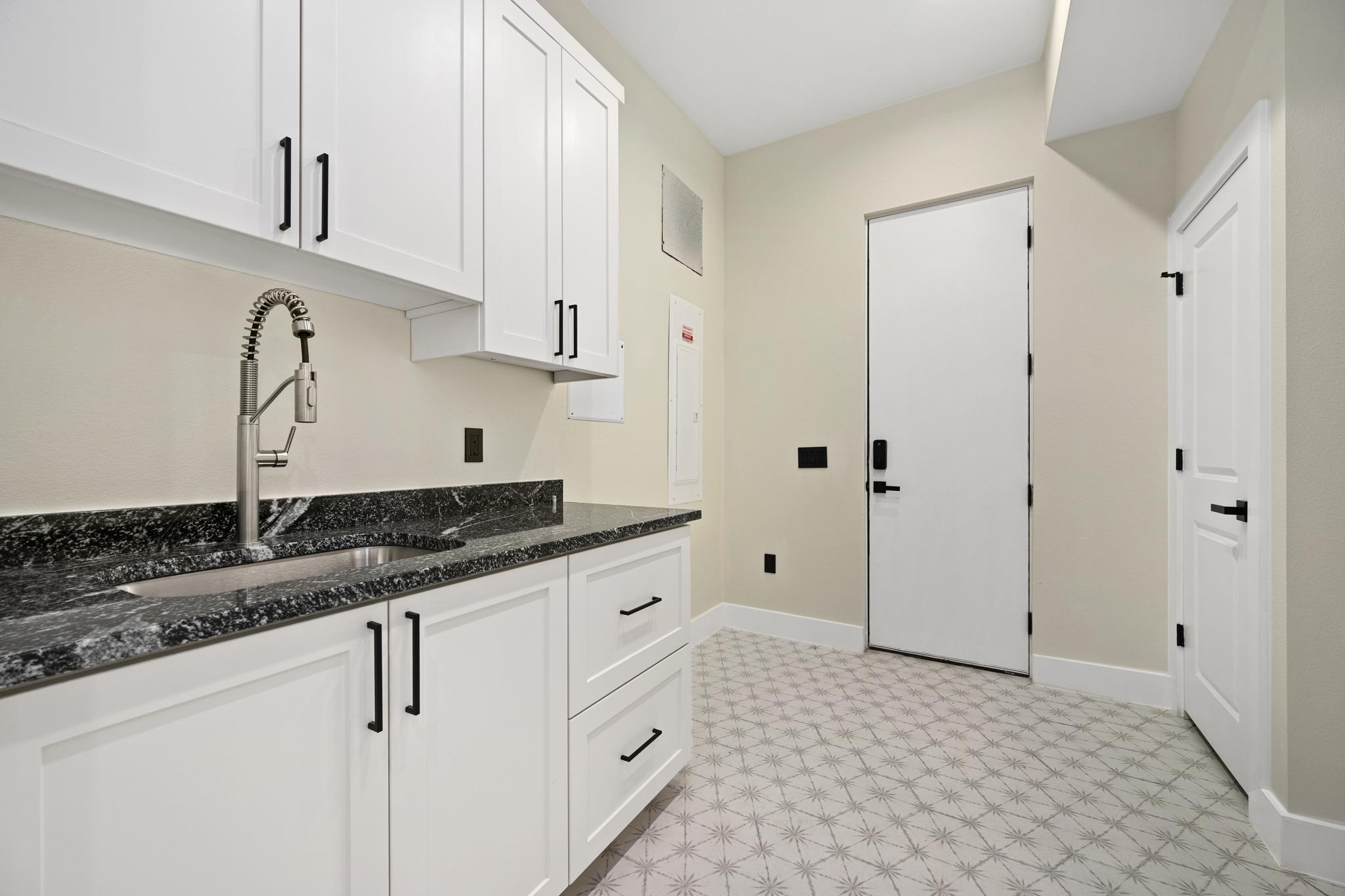 818 Stark St #a Property Photo 19