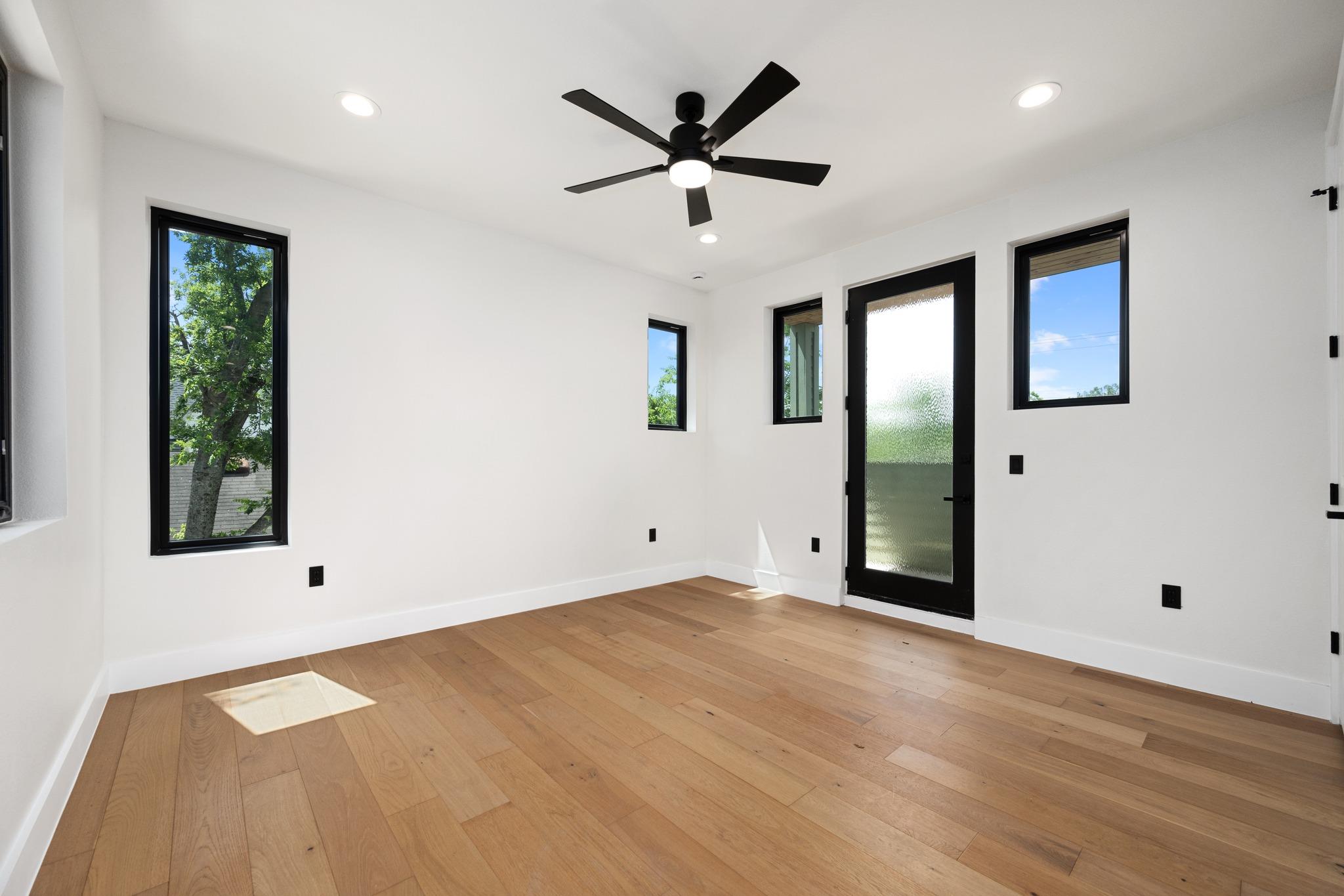 818 Stark St #a Property Photo 22