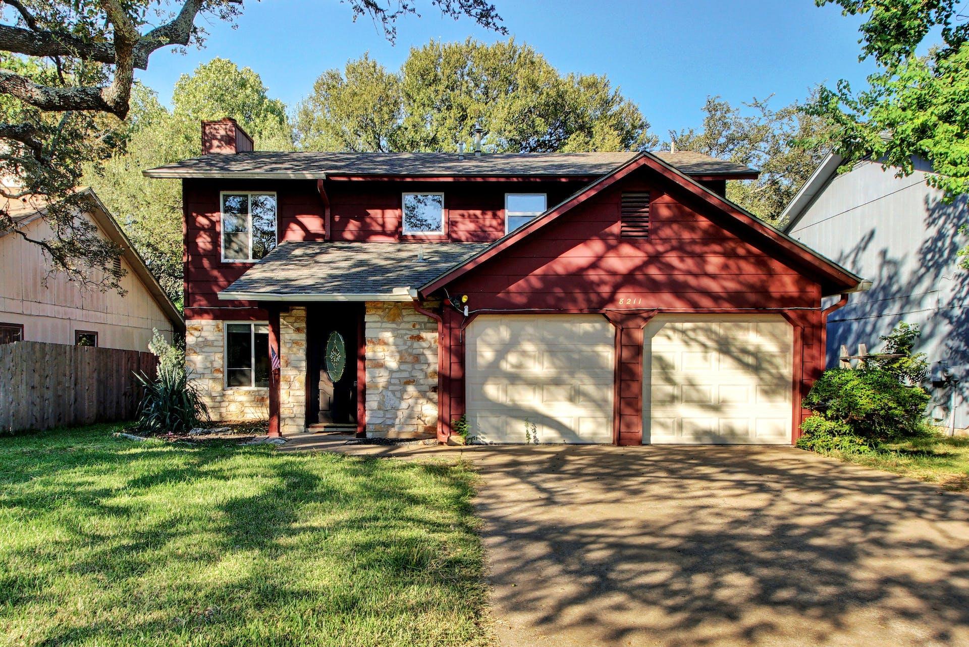 8211 Pilgrims Pl Property Photo