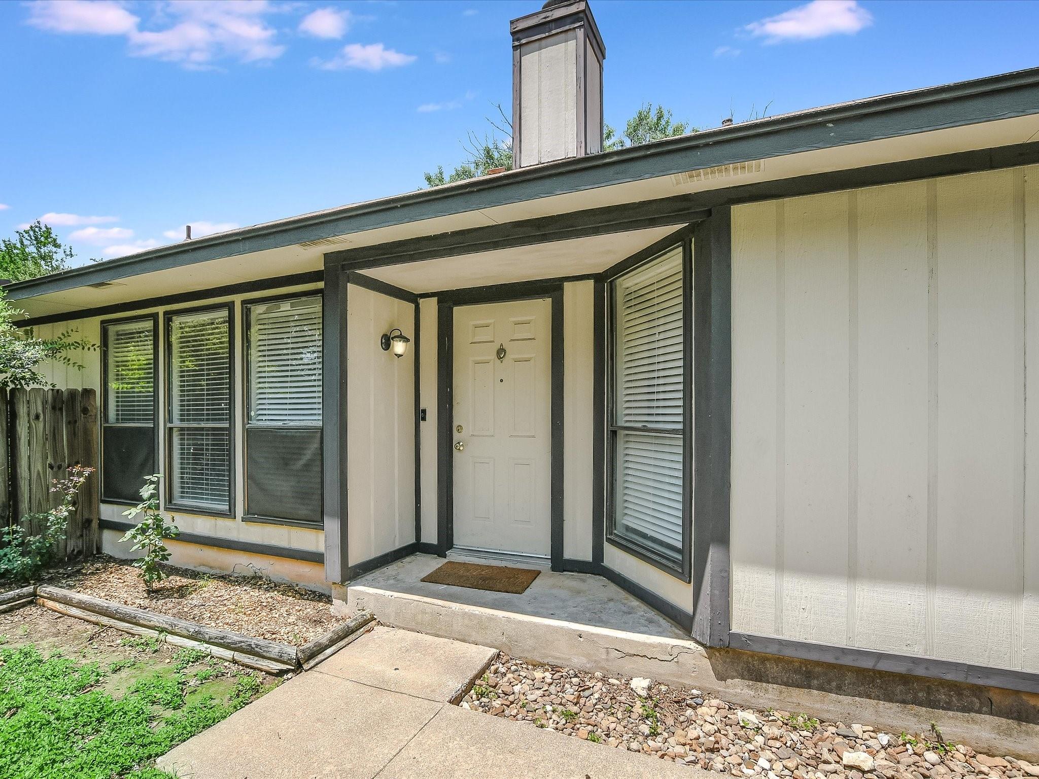 806 Sunny Ln Property Photo 3