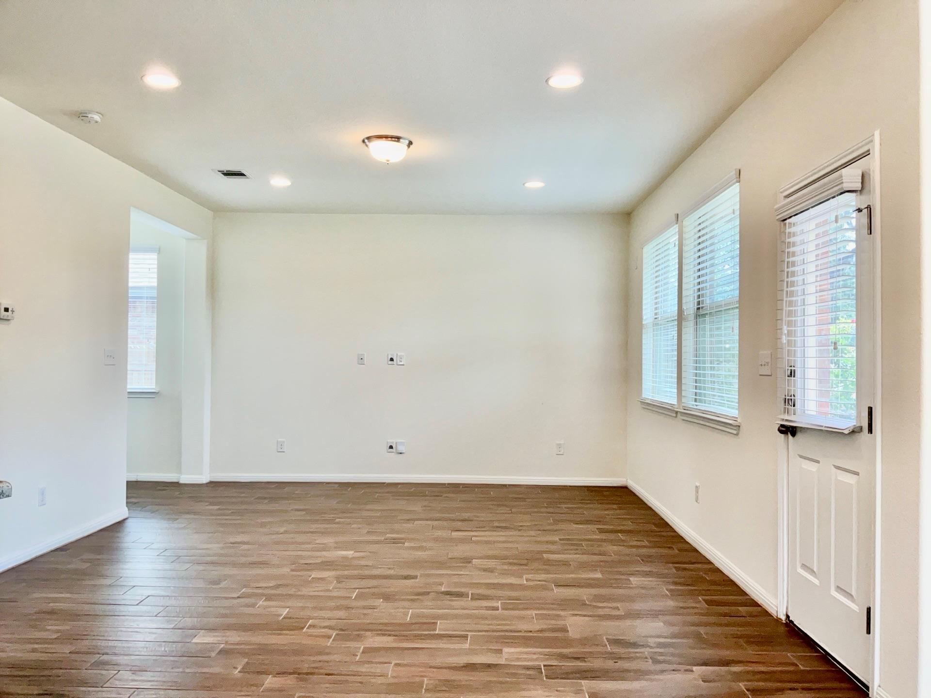 417 Cinnamon Teal Ln Property Photo 5