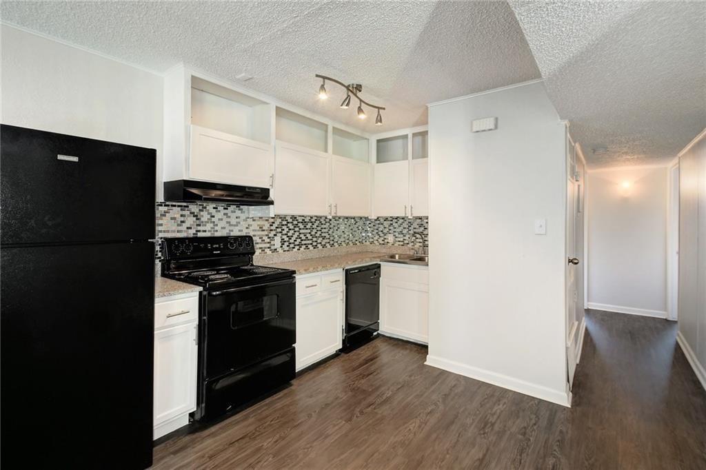 2900 Cole St #210 Property Photo 11