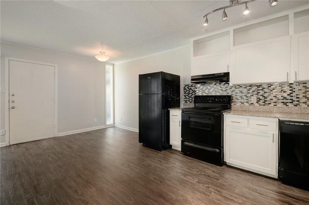 2900 Cole St #210 Property Photo 13