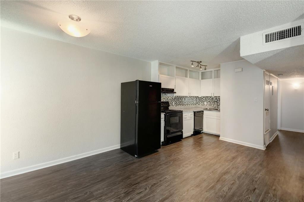 2900 Cole St #210 Property Photo 14