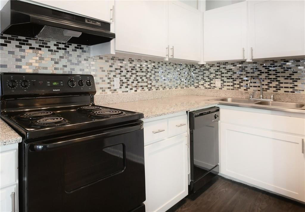 2900 Cole St #210 Property Photo 15