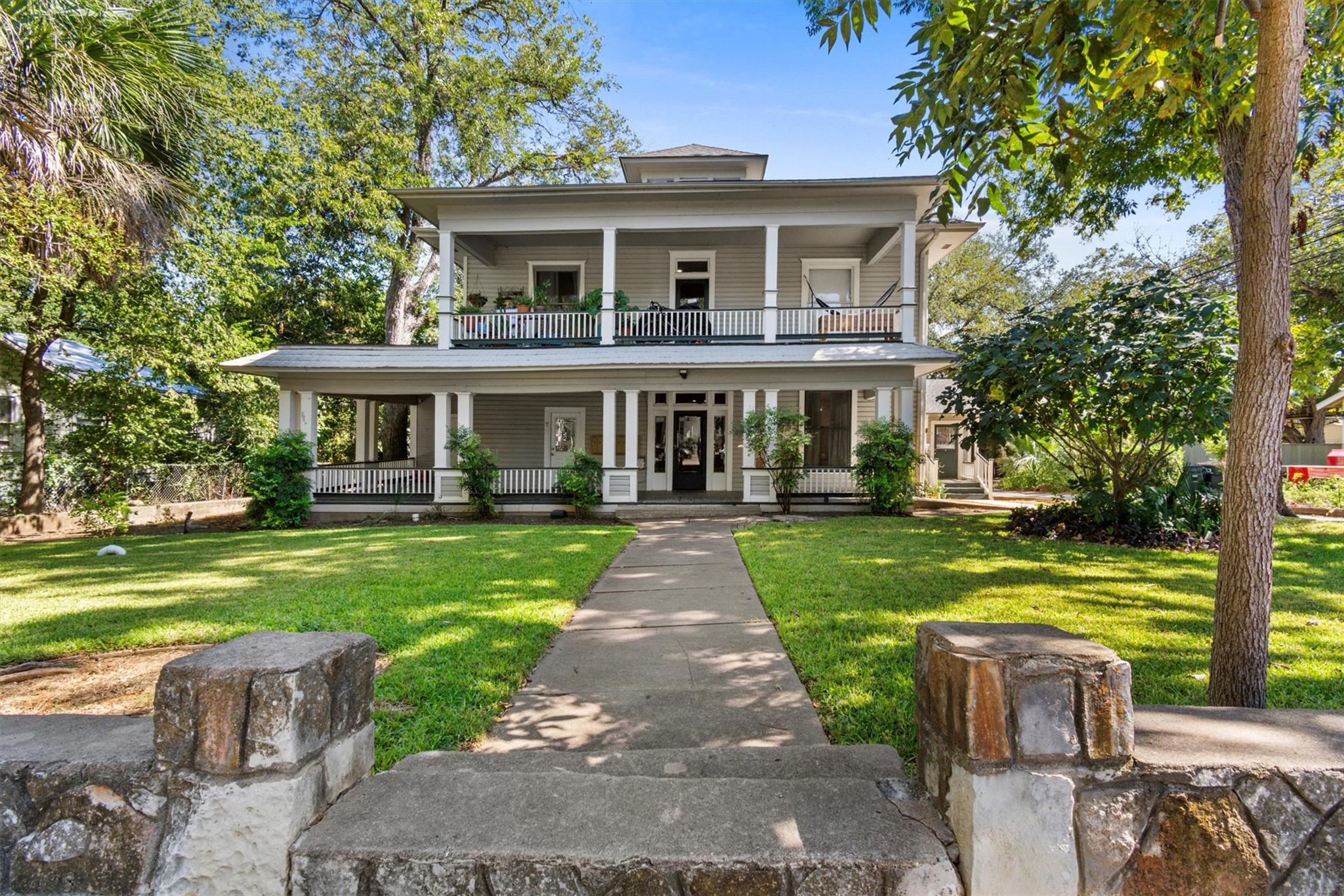 527 W San Antonio St Property Photo