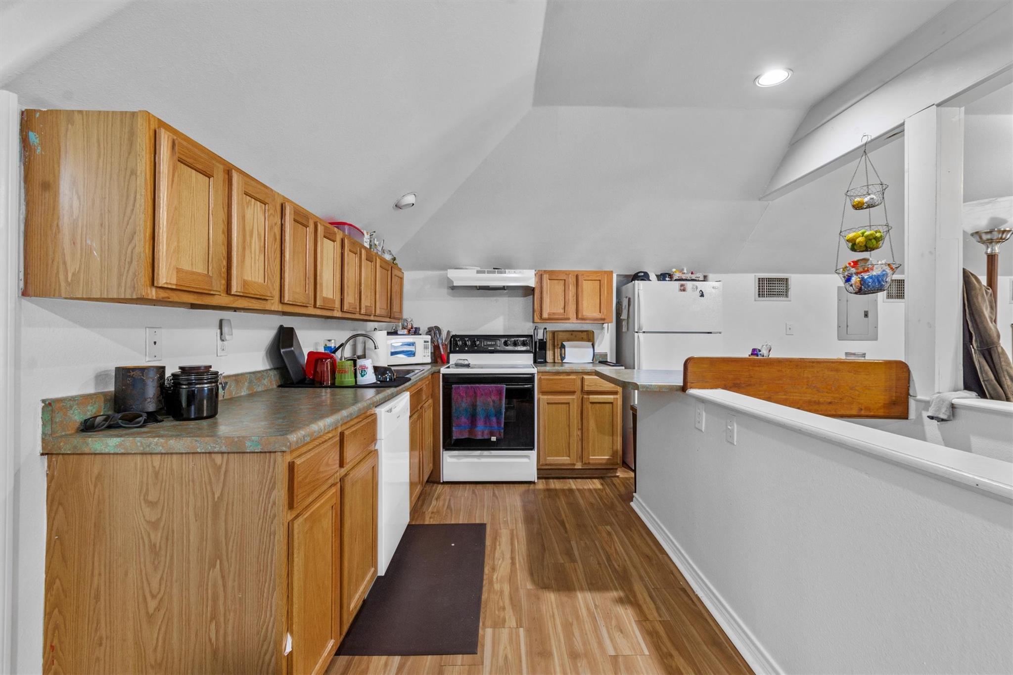 527 W San Antonio St Property Photo 13
