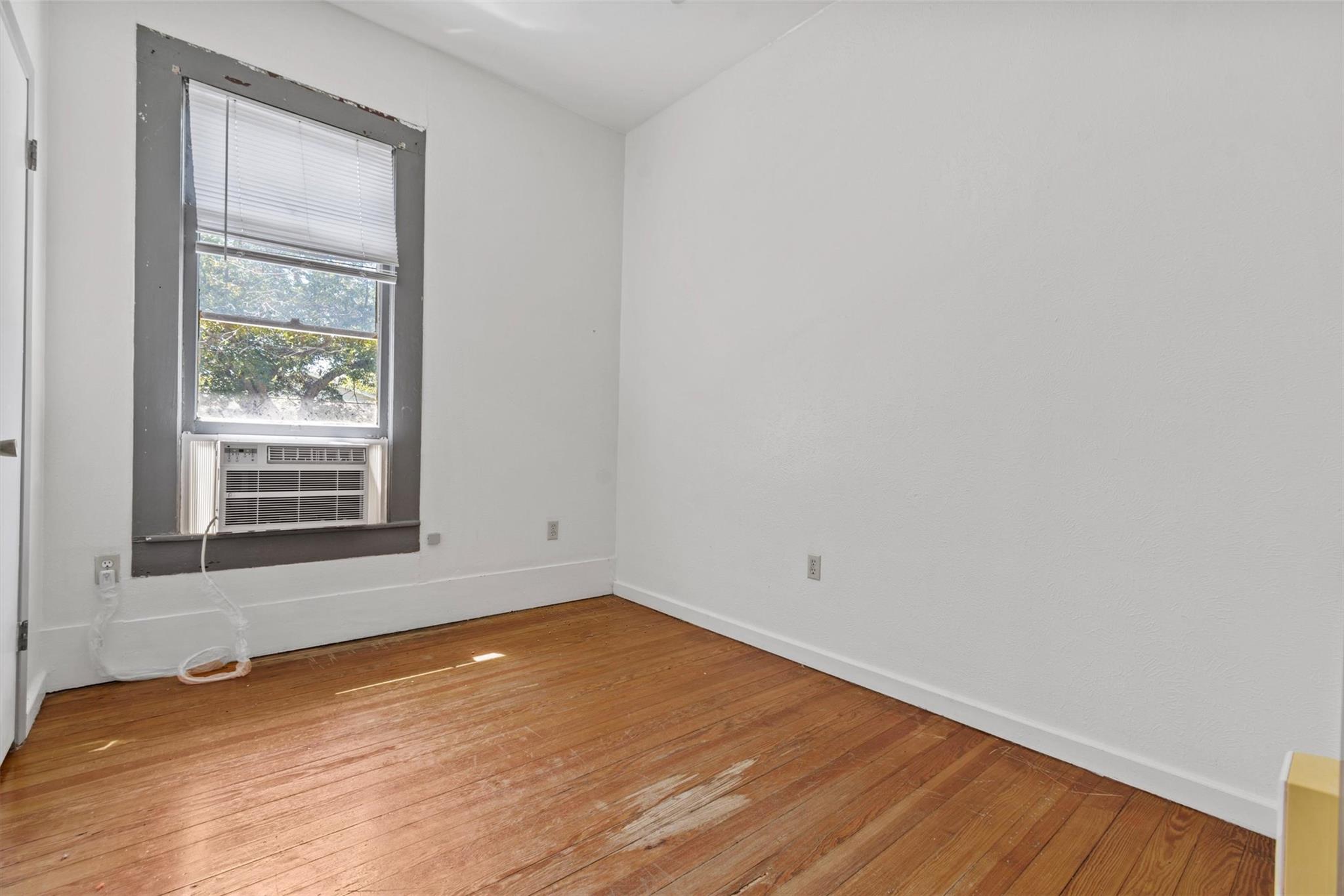 527 W San Antonio St Property Photo 17