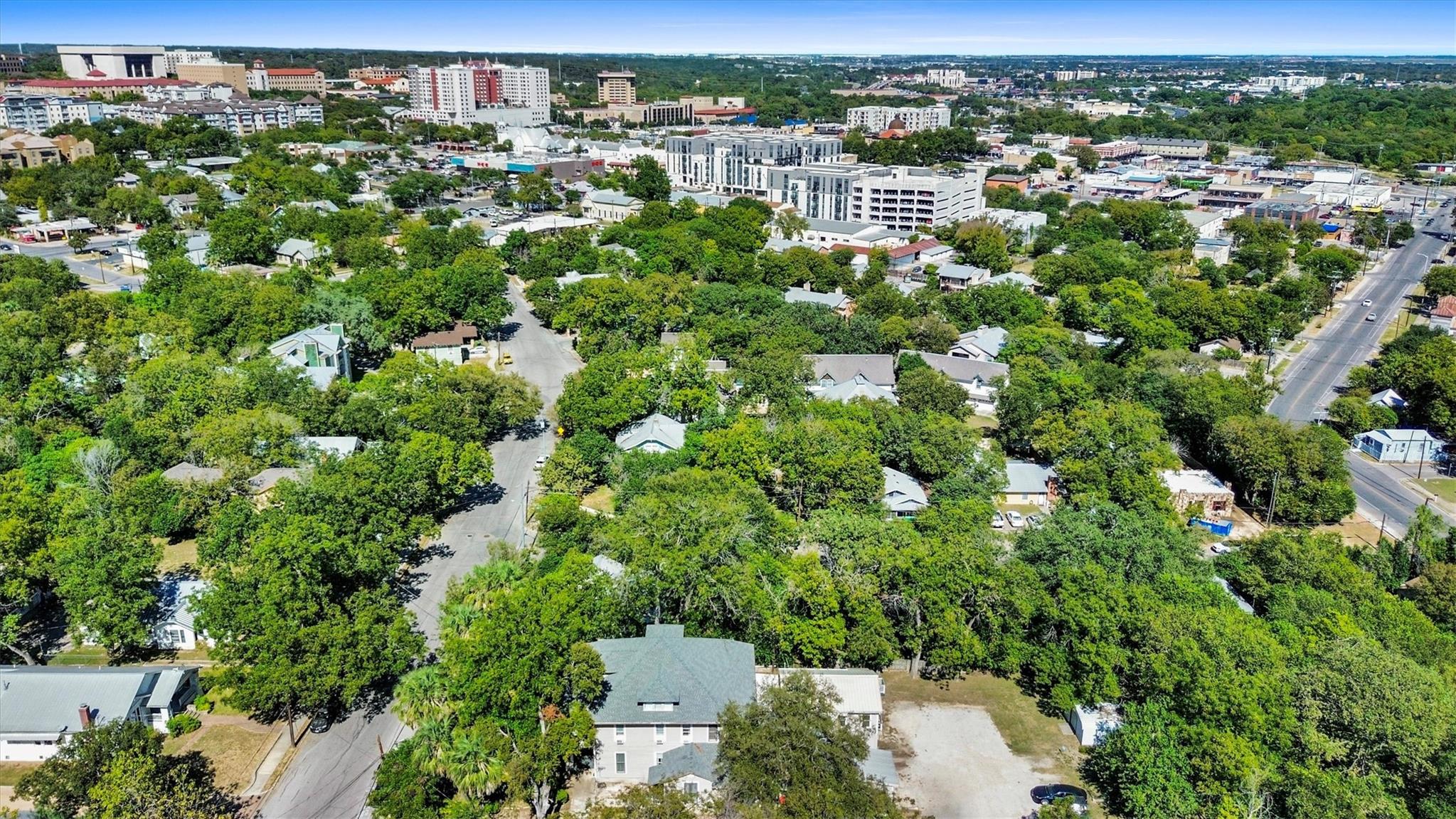 527 W San Antonio St Property Photo 40