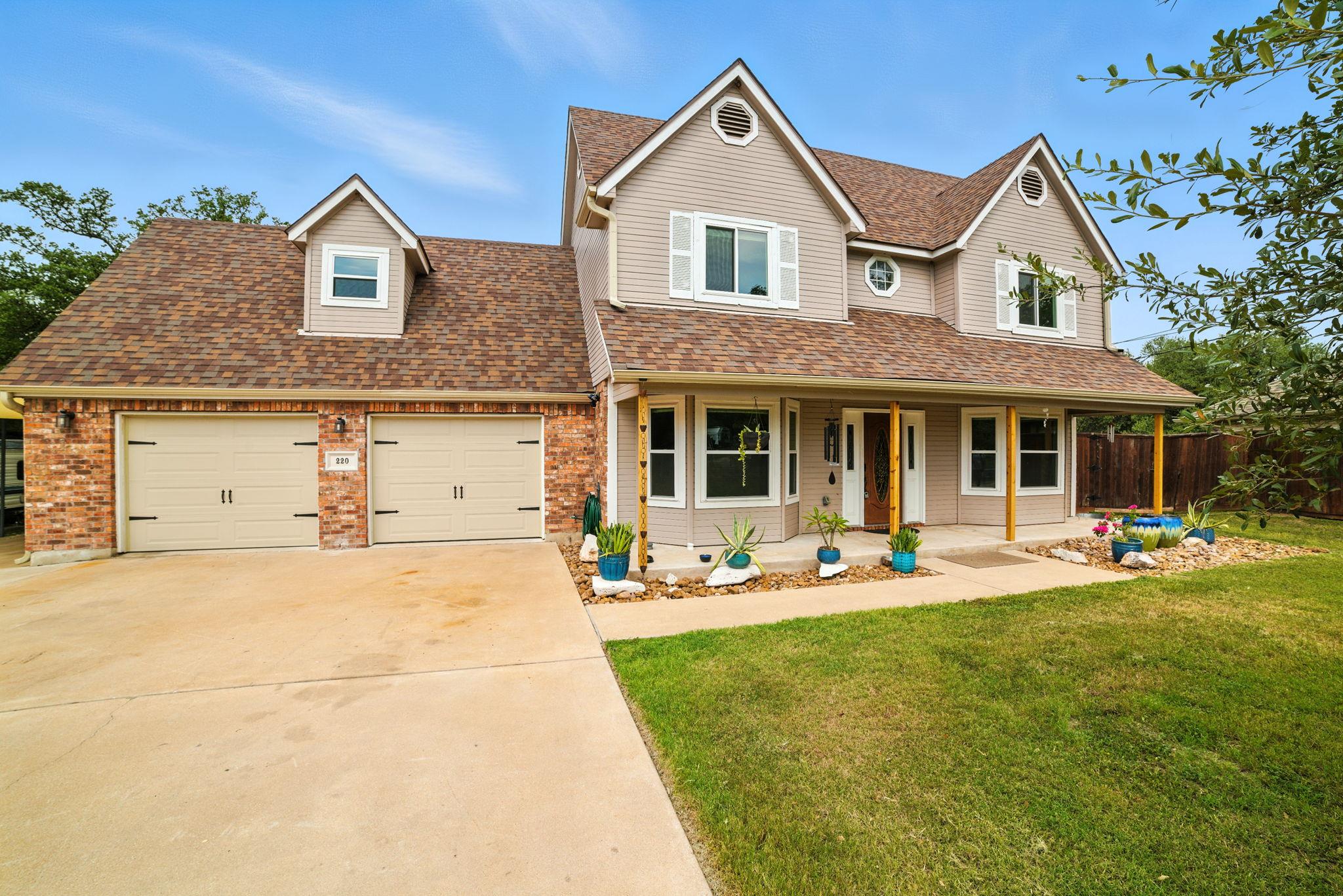 220 Olde Oak Dr Property Photo 1