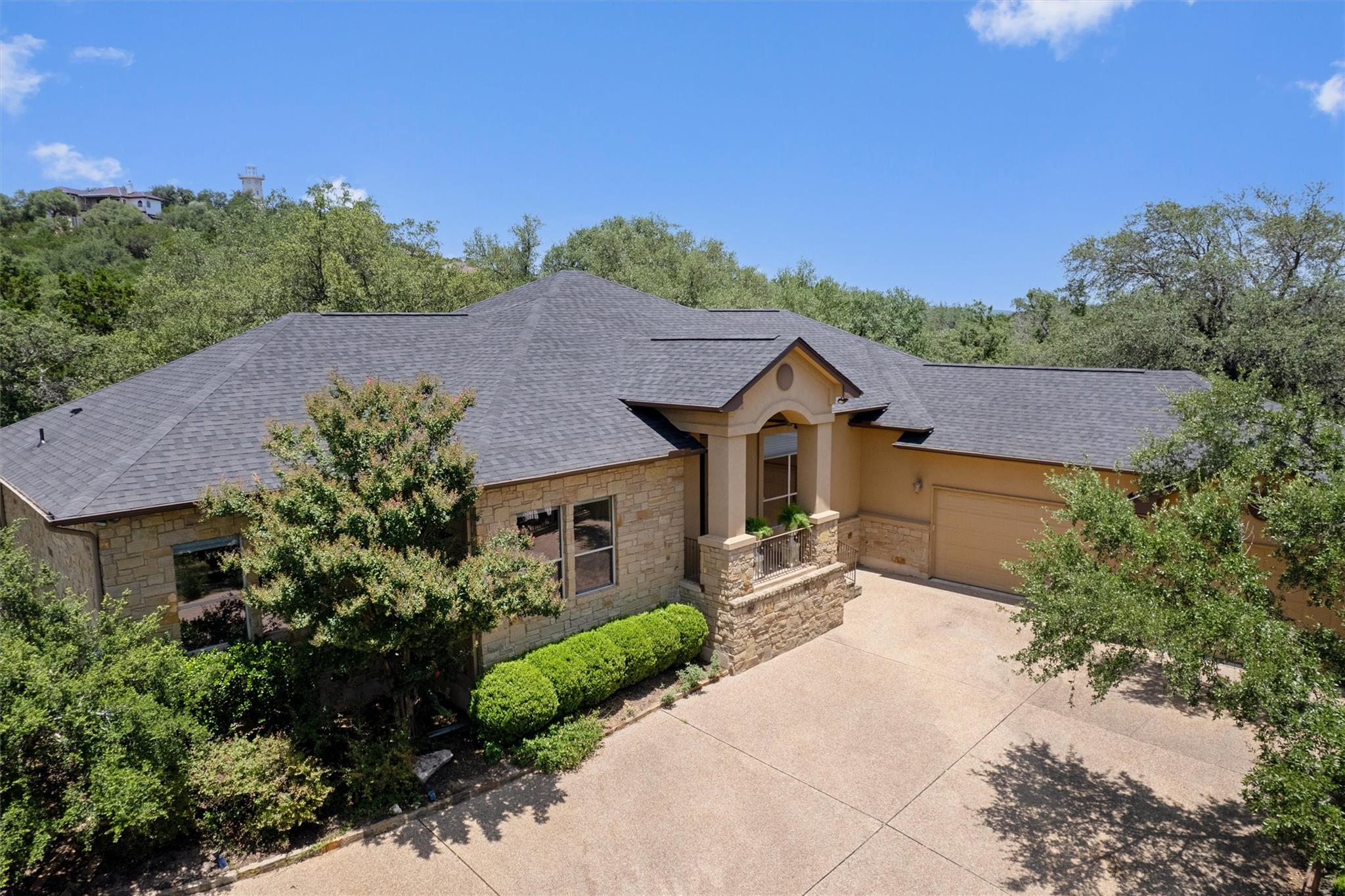 17109 Northlake Hills Dr Property Photo 1