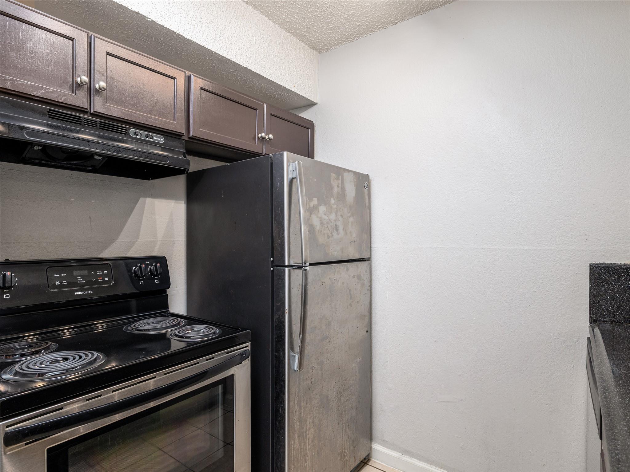 4314 Gillis St Property Photo 8