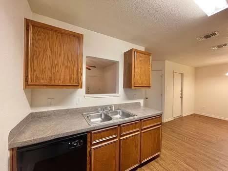 904 Lasso Dr #a Property Photo 3