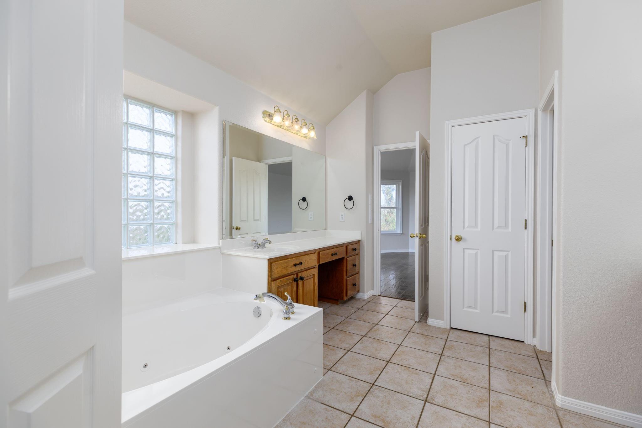 2901 Cashell Wood Dr Property Photo 20