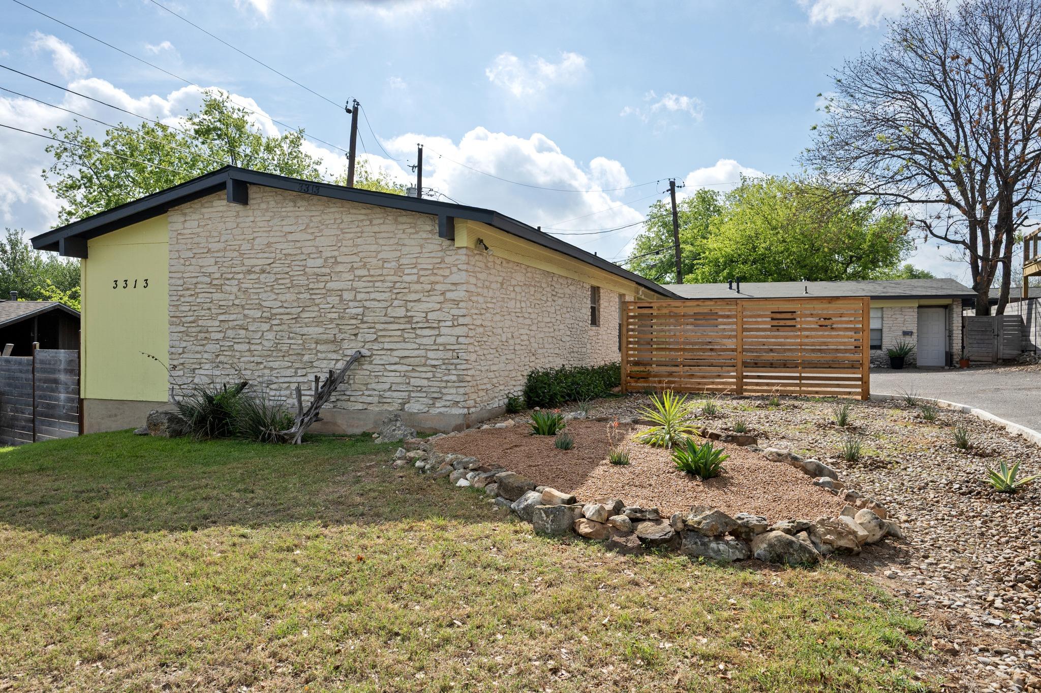 3313 S Oak Dr Property Photo 1