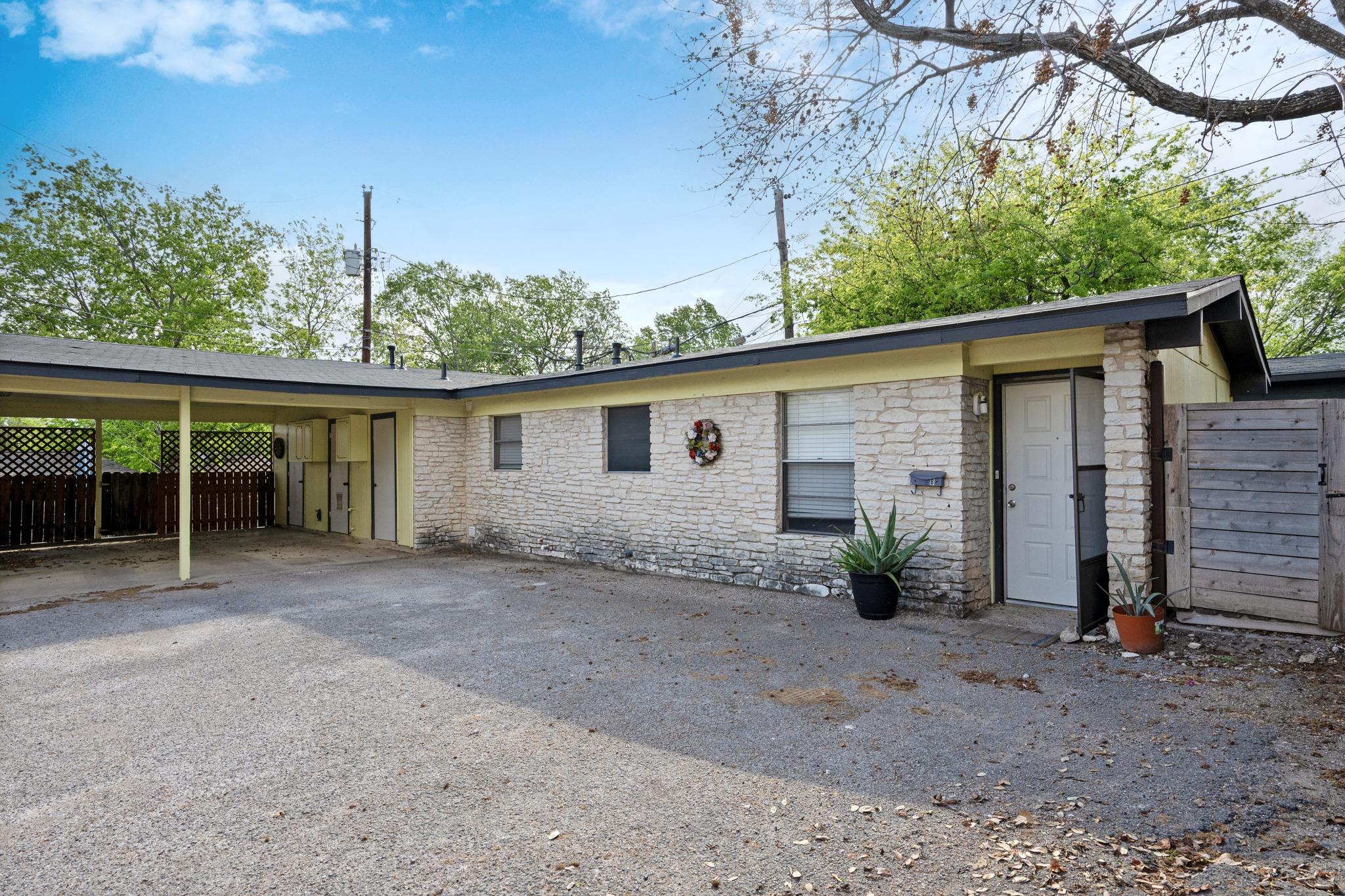 3313 S Oak Dr Property Photo 6