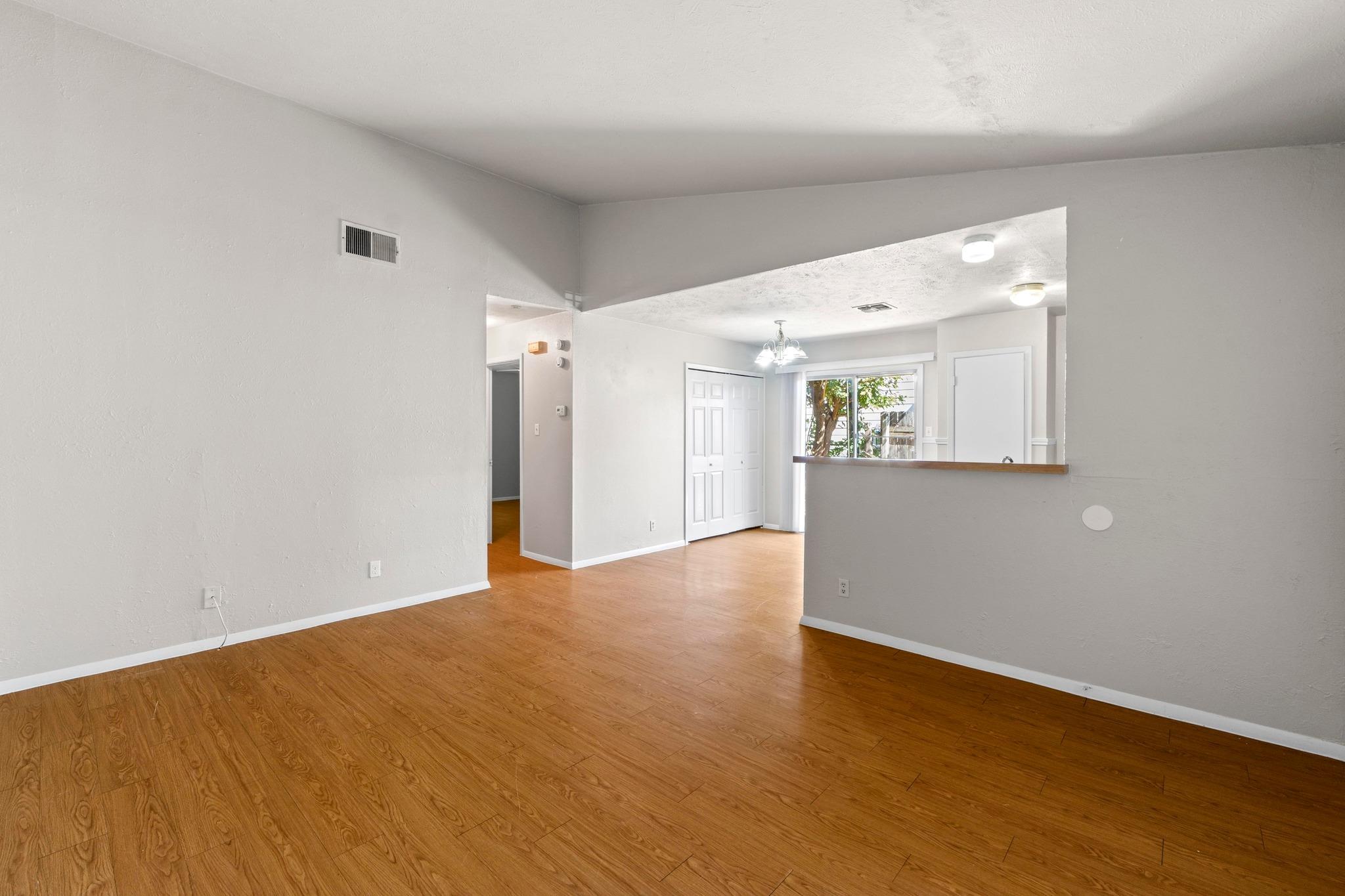 1914 Nicole Cir #a Property Photo 3