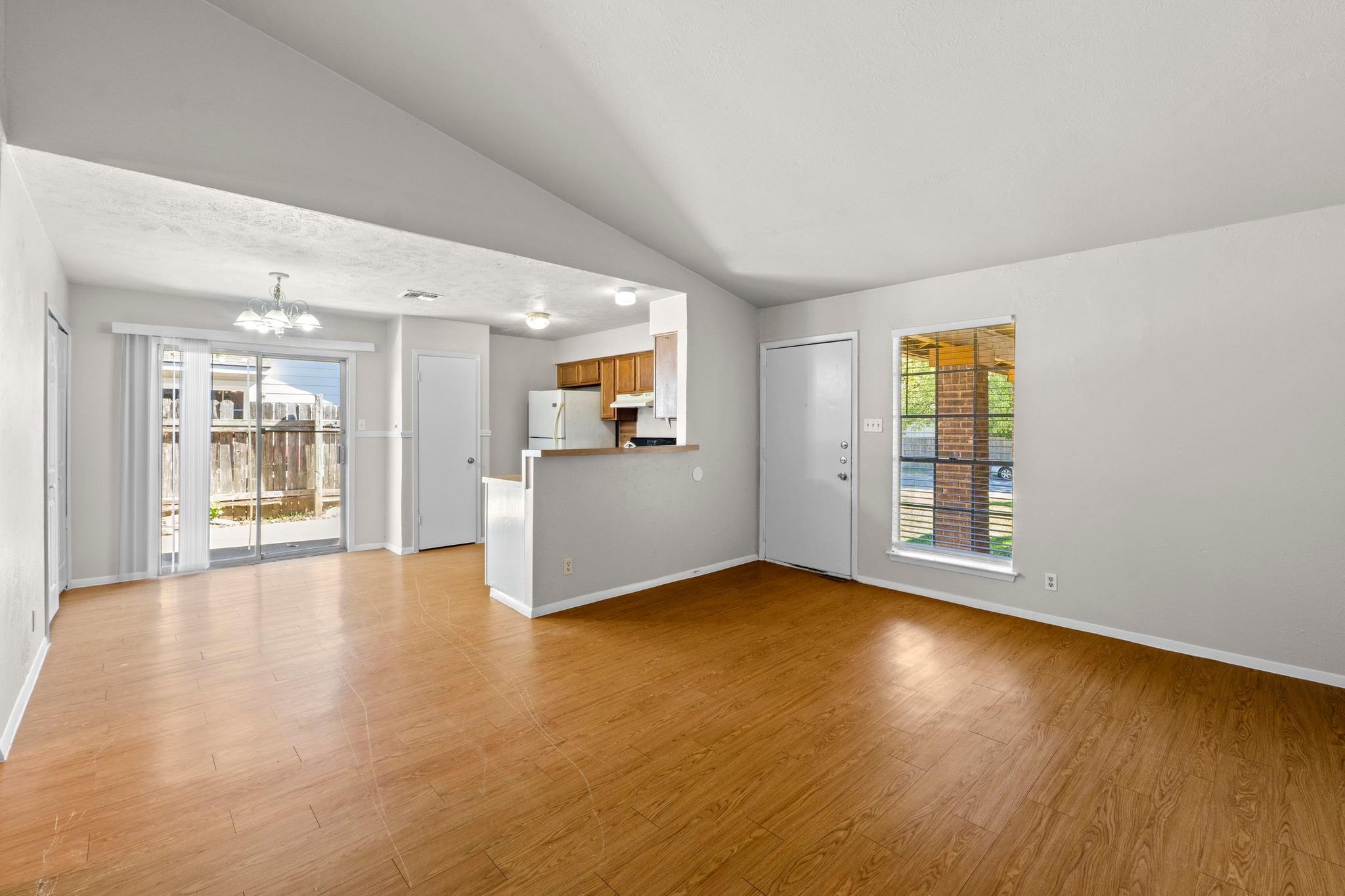 1914 Nicole Cir #a Property Photo 4