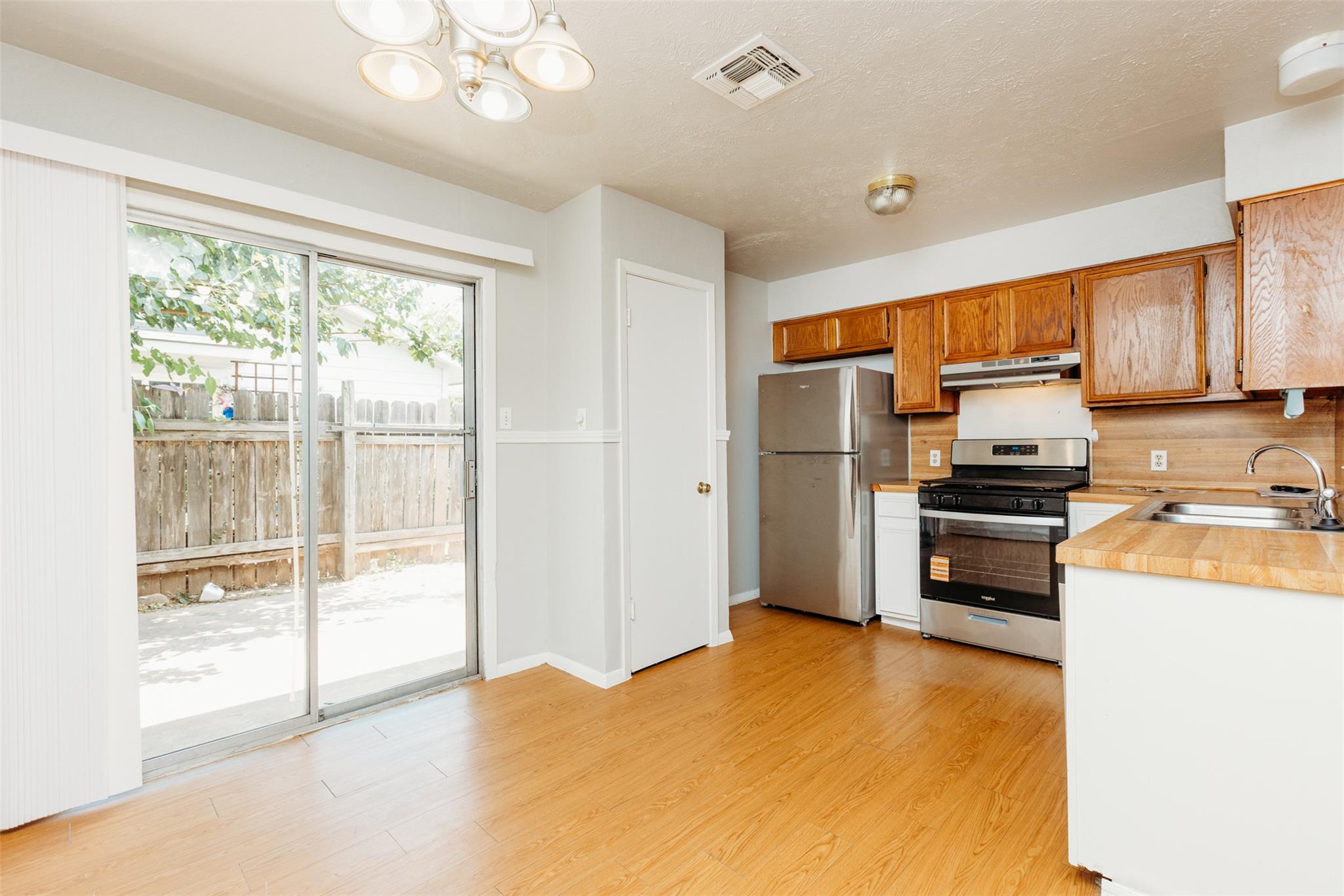 1914 Nicole Cir #a Property Photo 5