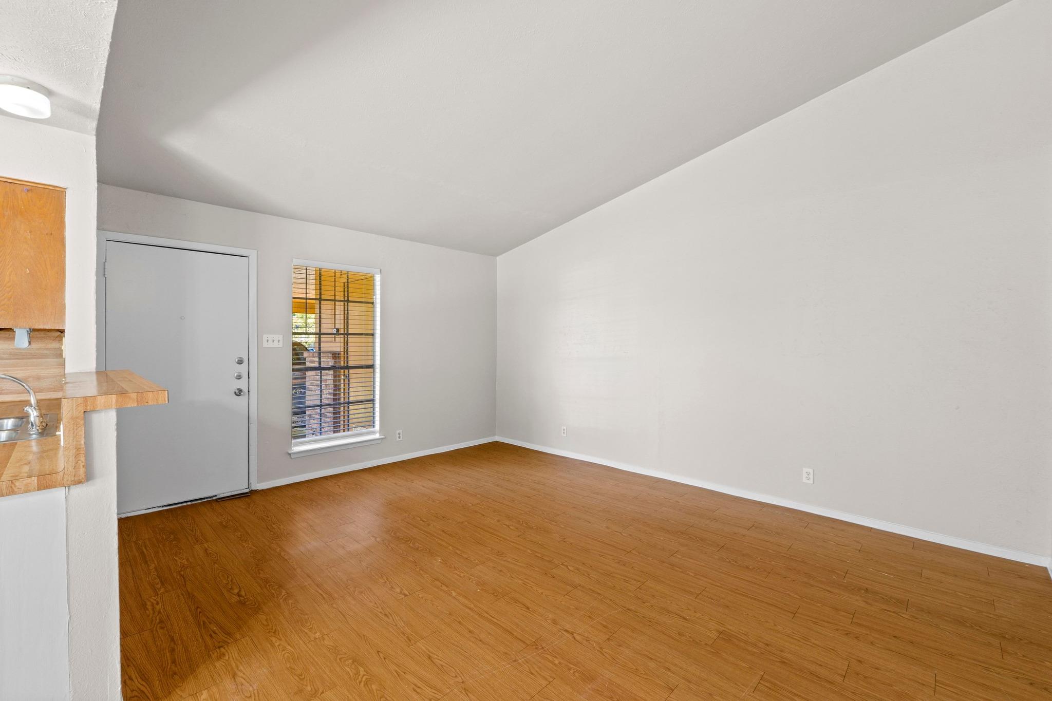 1914 Nicole Cir #a Property Photo 7