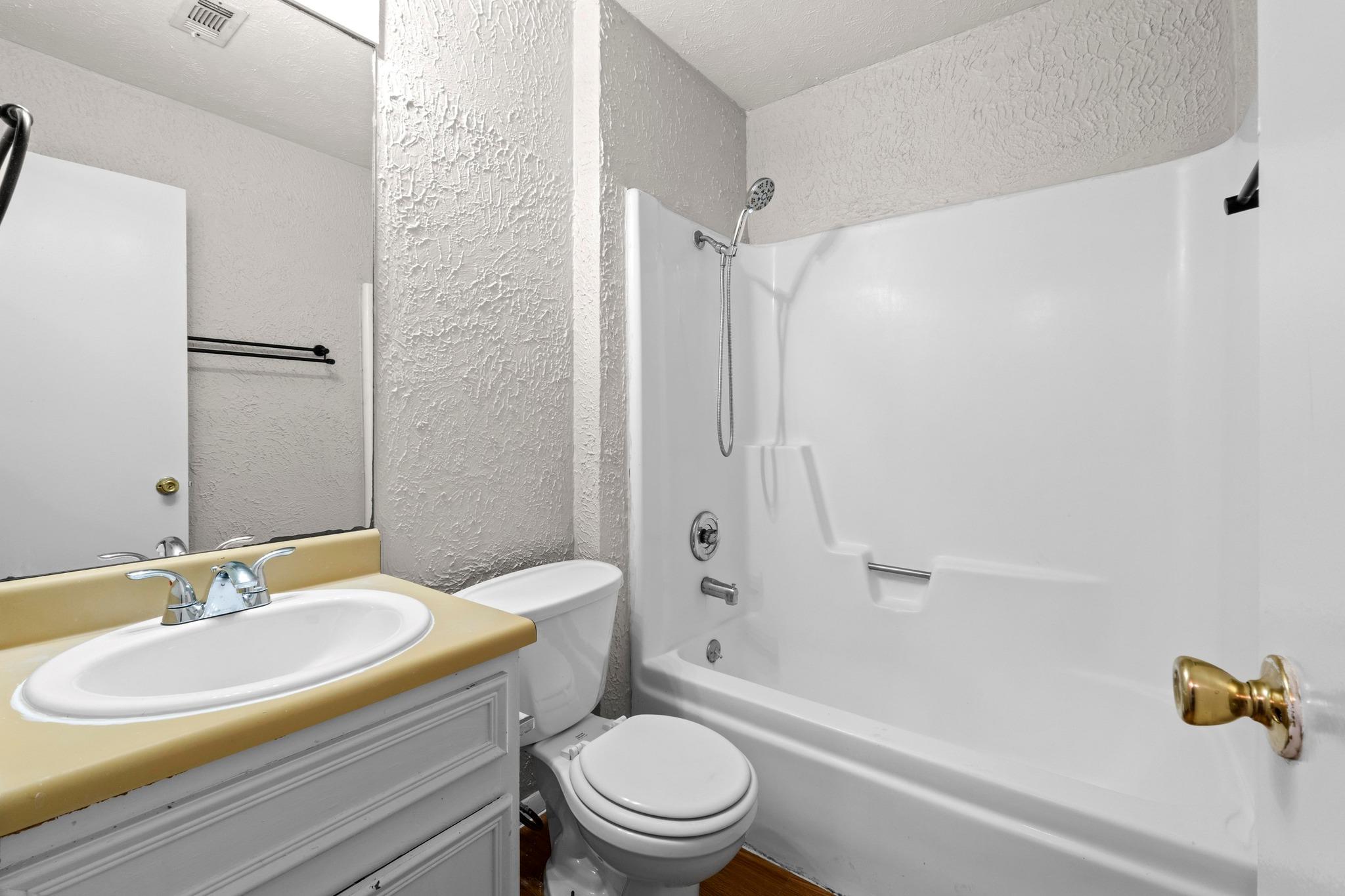 1914 Nicole Cir #a Property Photo 11