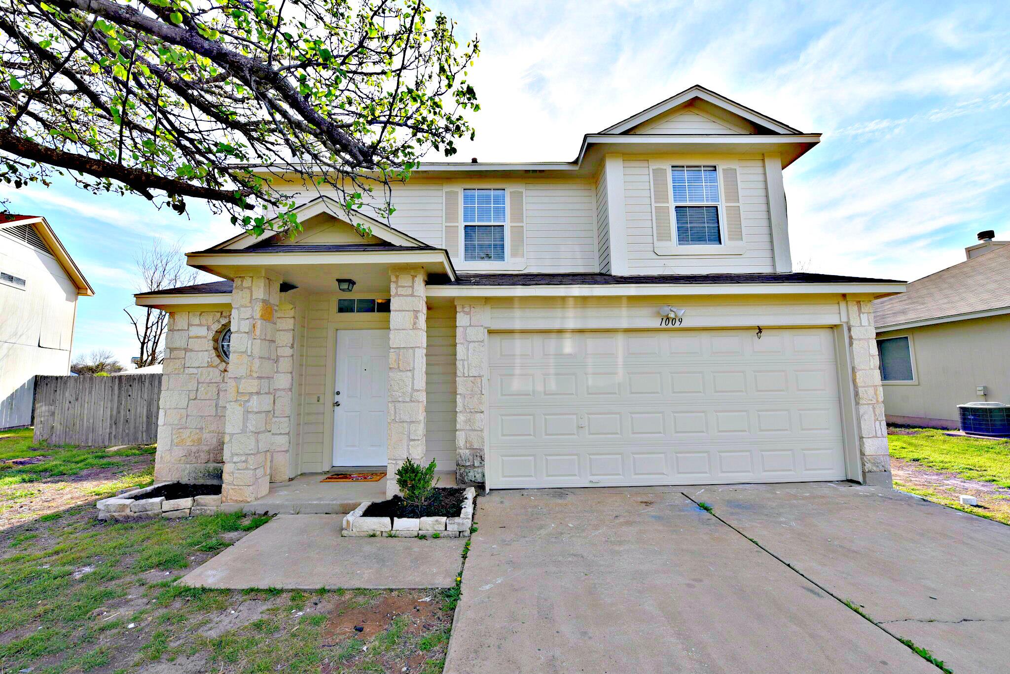 1009 Buttercup Ct Property Photo