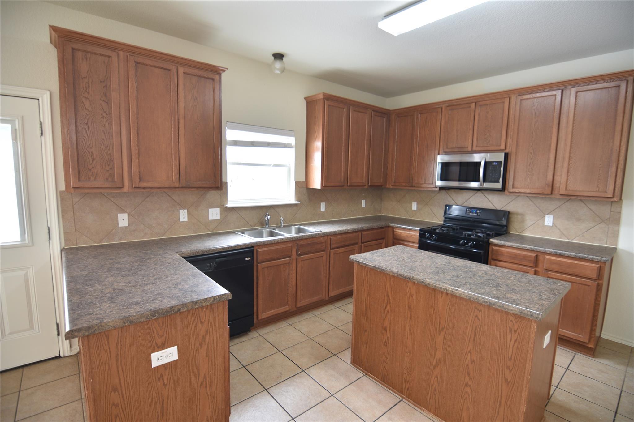2413 Rachel Ct Property Photo 6