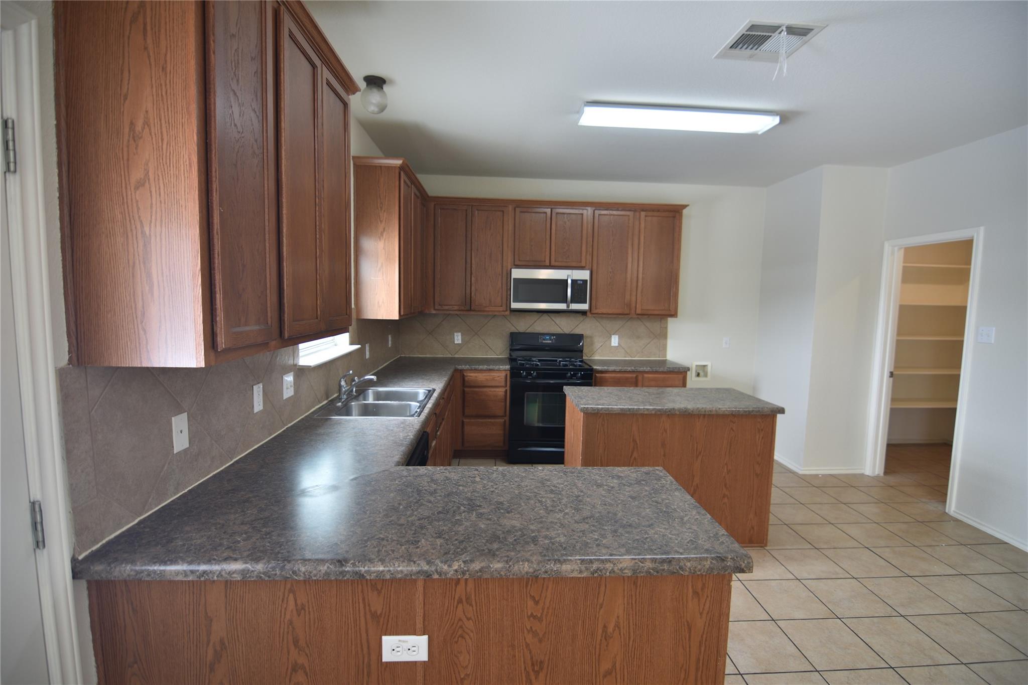 2413 Rachel Ct Property Photo 7