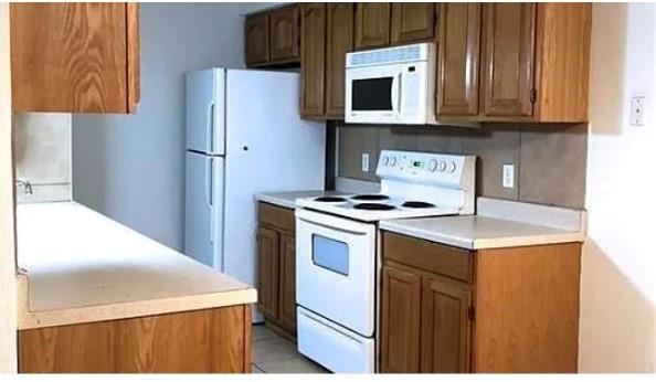 7001 Oak Meadow Cir #b Property Photo 4