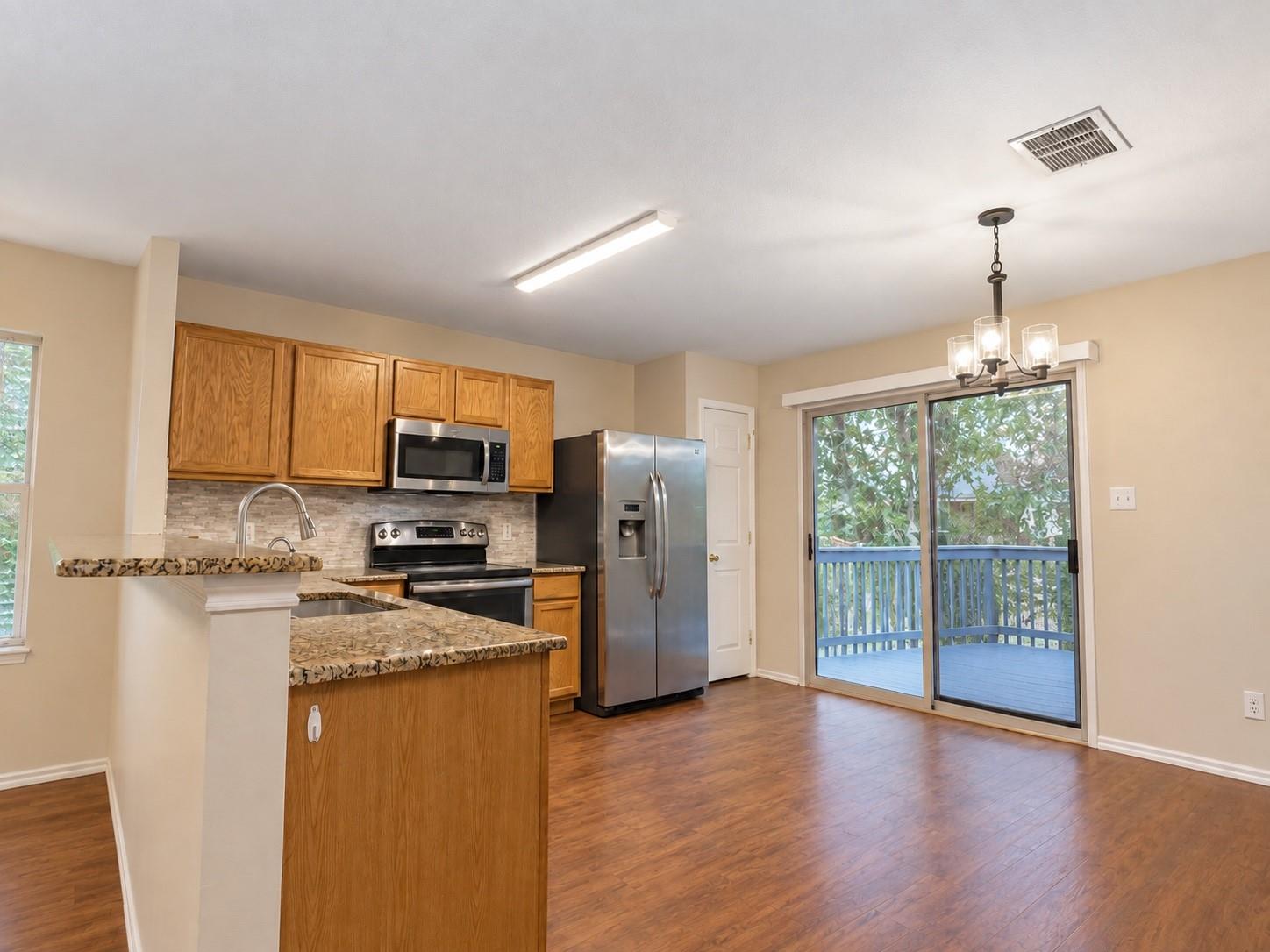 3309 Crownover St Property Photo 5