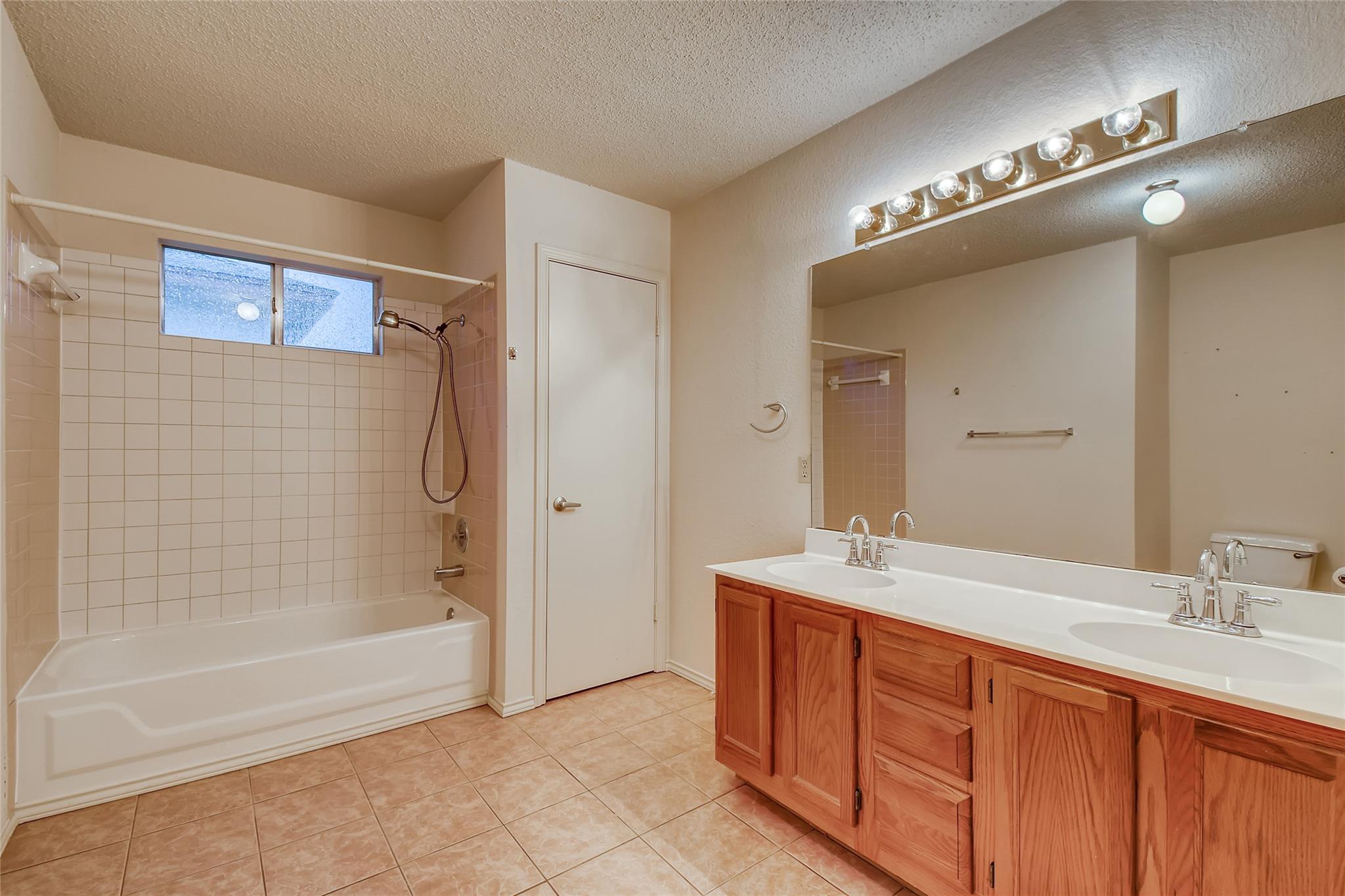 14008 Maricella Ln Property Photo 10