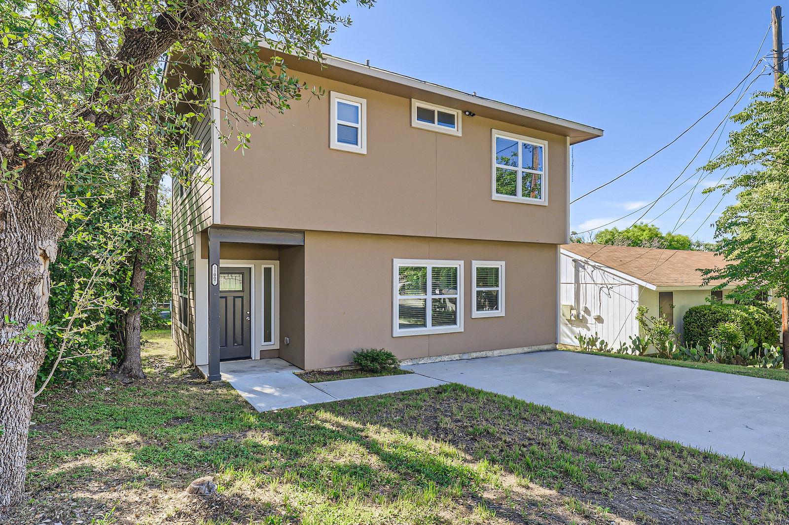 11007 Elm ST Property Photo 1