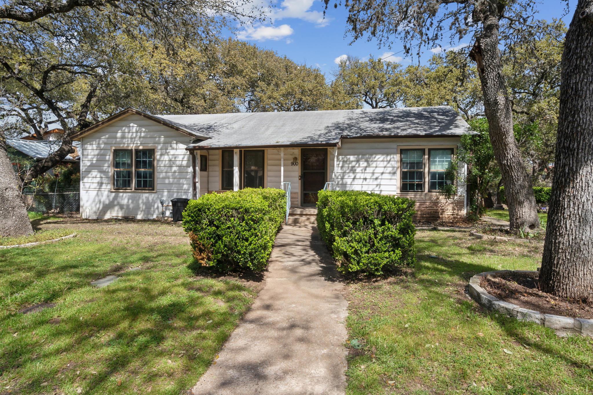900 Herndon Ln Property Photo
