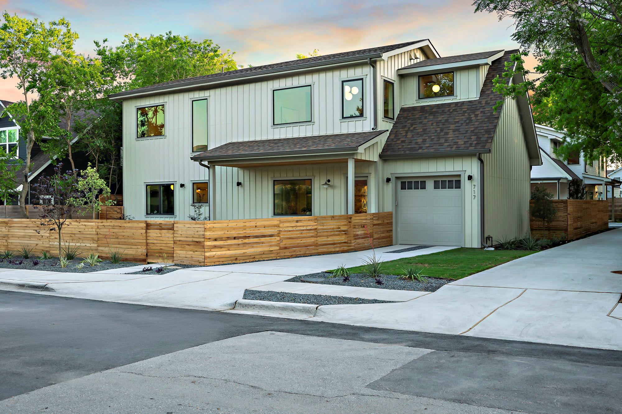 717 E 50th St Property Photo
