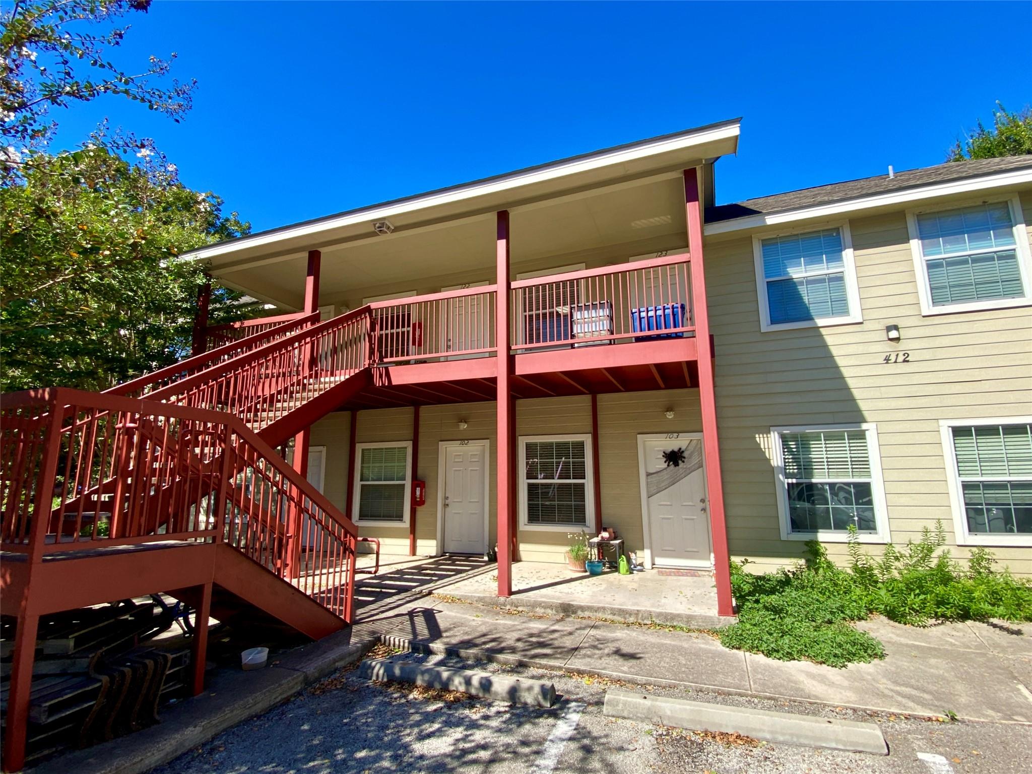 412 Burleson St #121 Property Photo 1