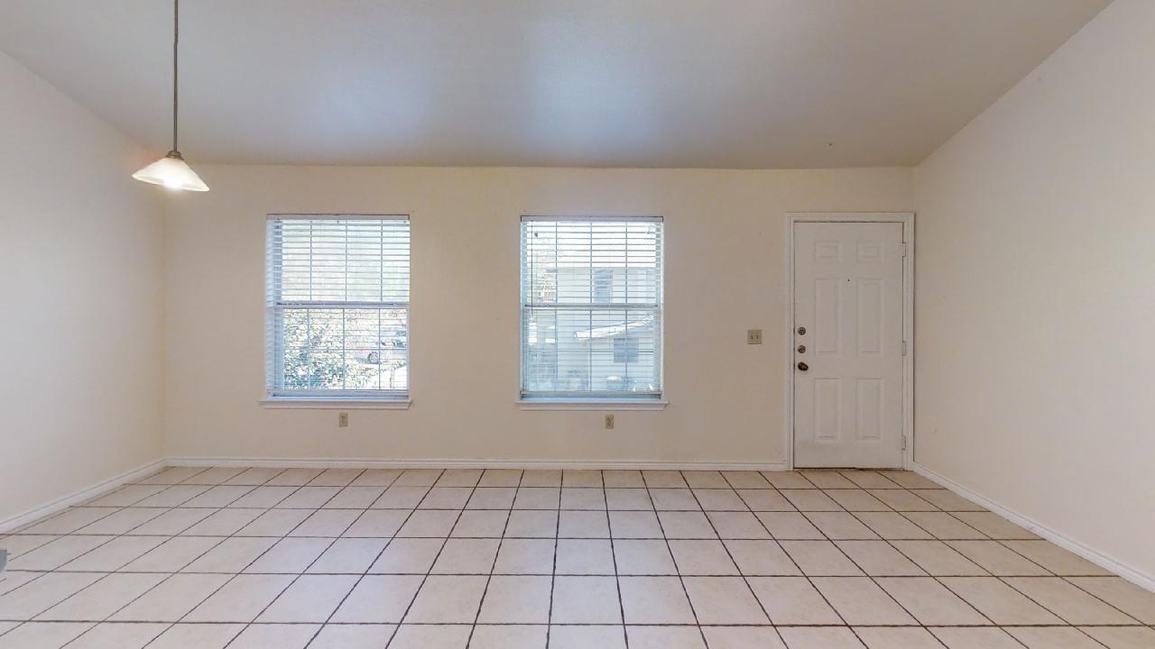 412 Burleson St #121 Property Photo 2